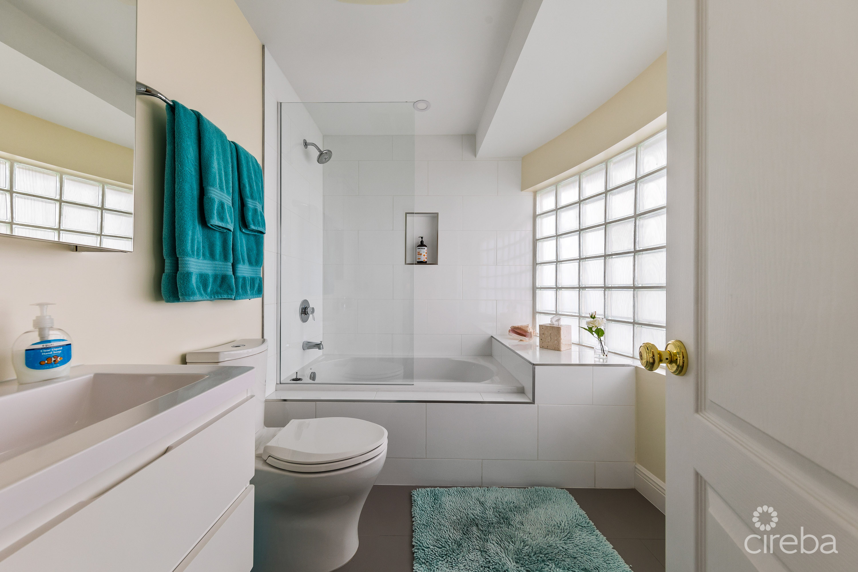 BRITANNIA REGENTS COURT , 4 BED PLUS DEN