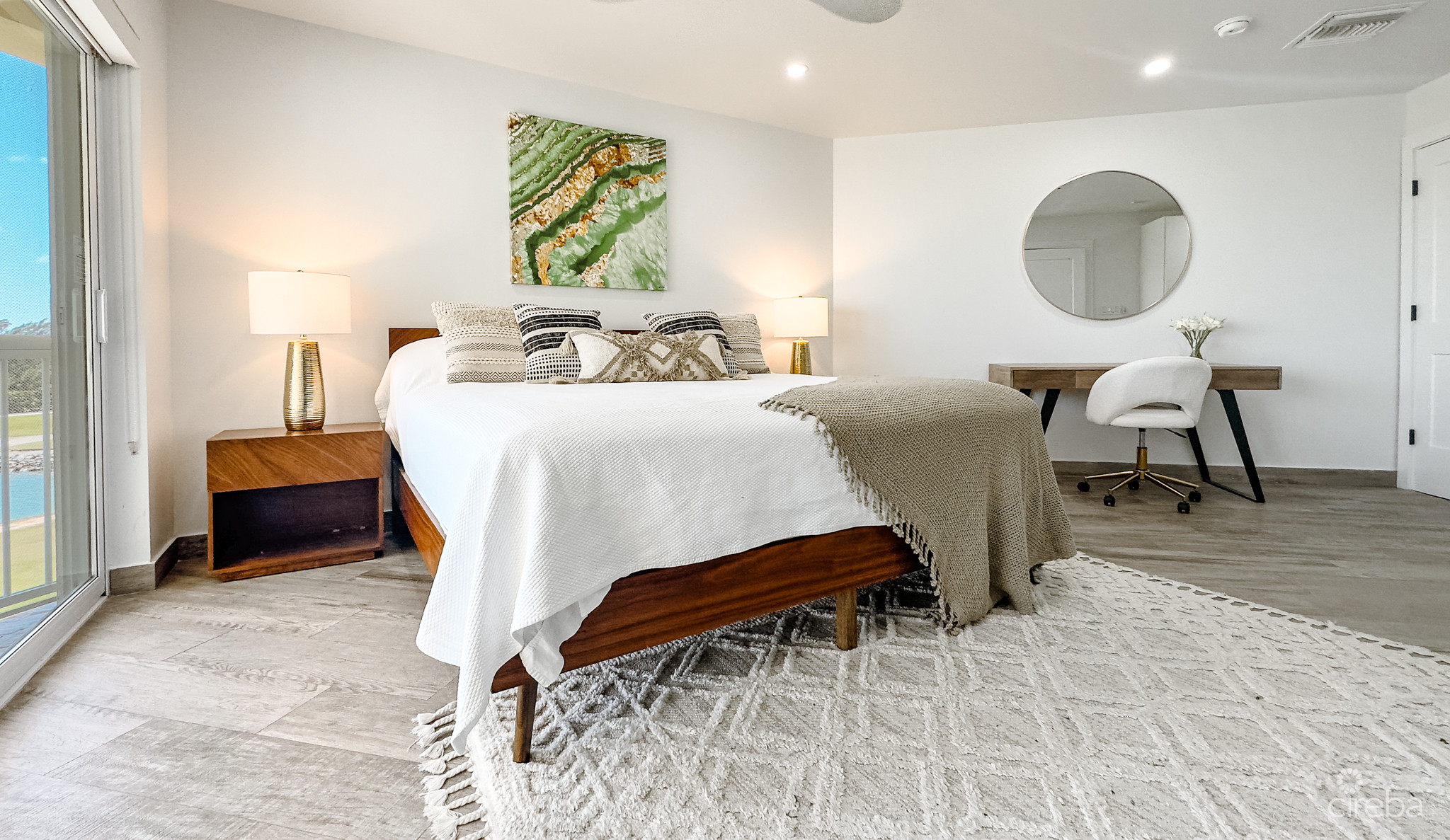 GRAND CAYMANIAN PENTHOUSE – CRYSTAL HARBOUR