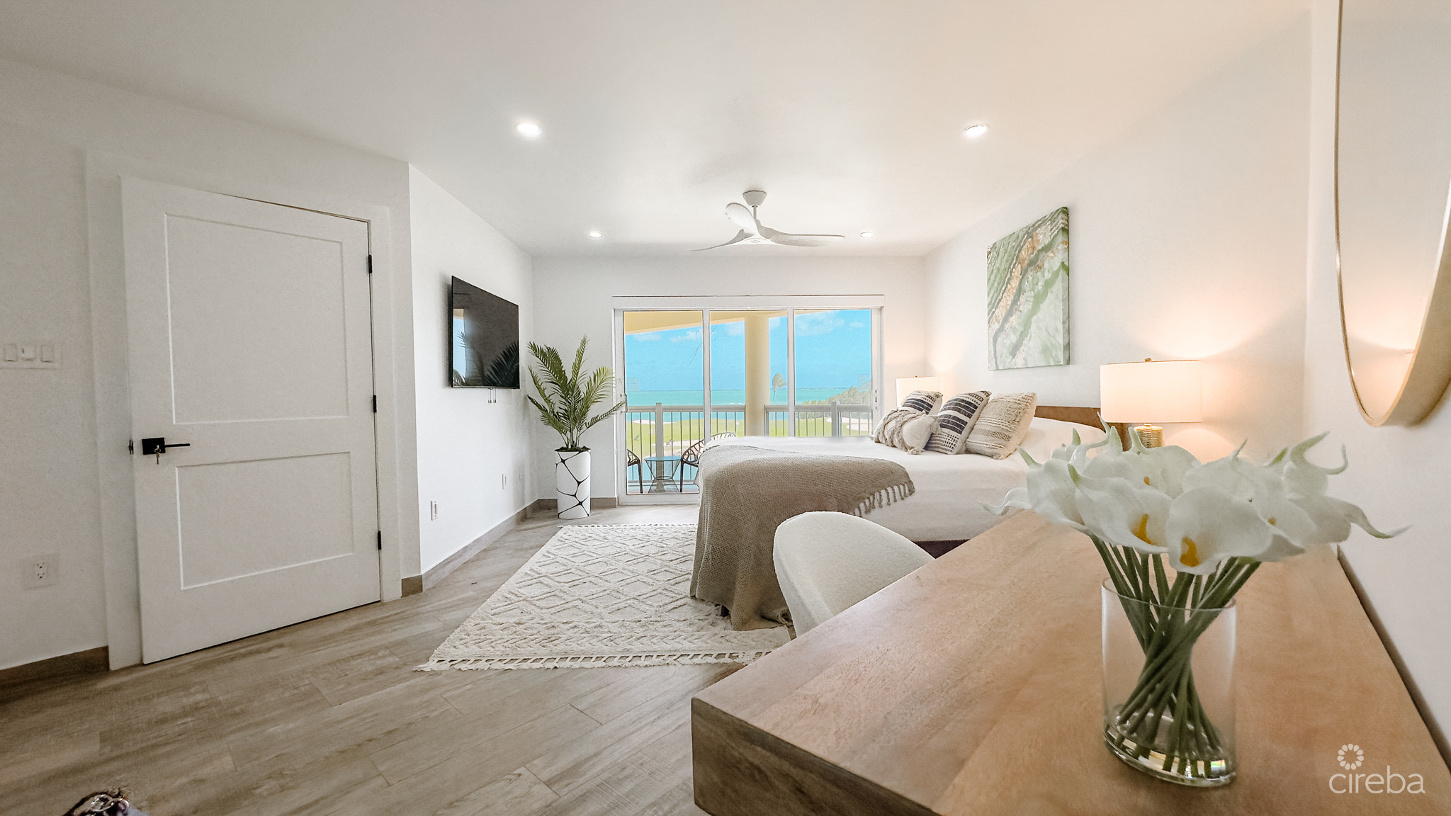 GRAND CAYMANIAN PENTHOUSE – CRYSTAL HARBOUR
