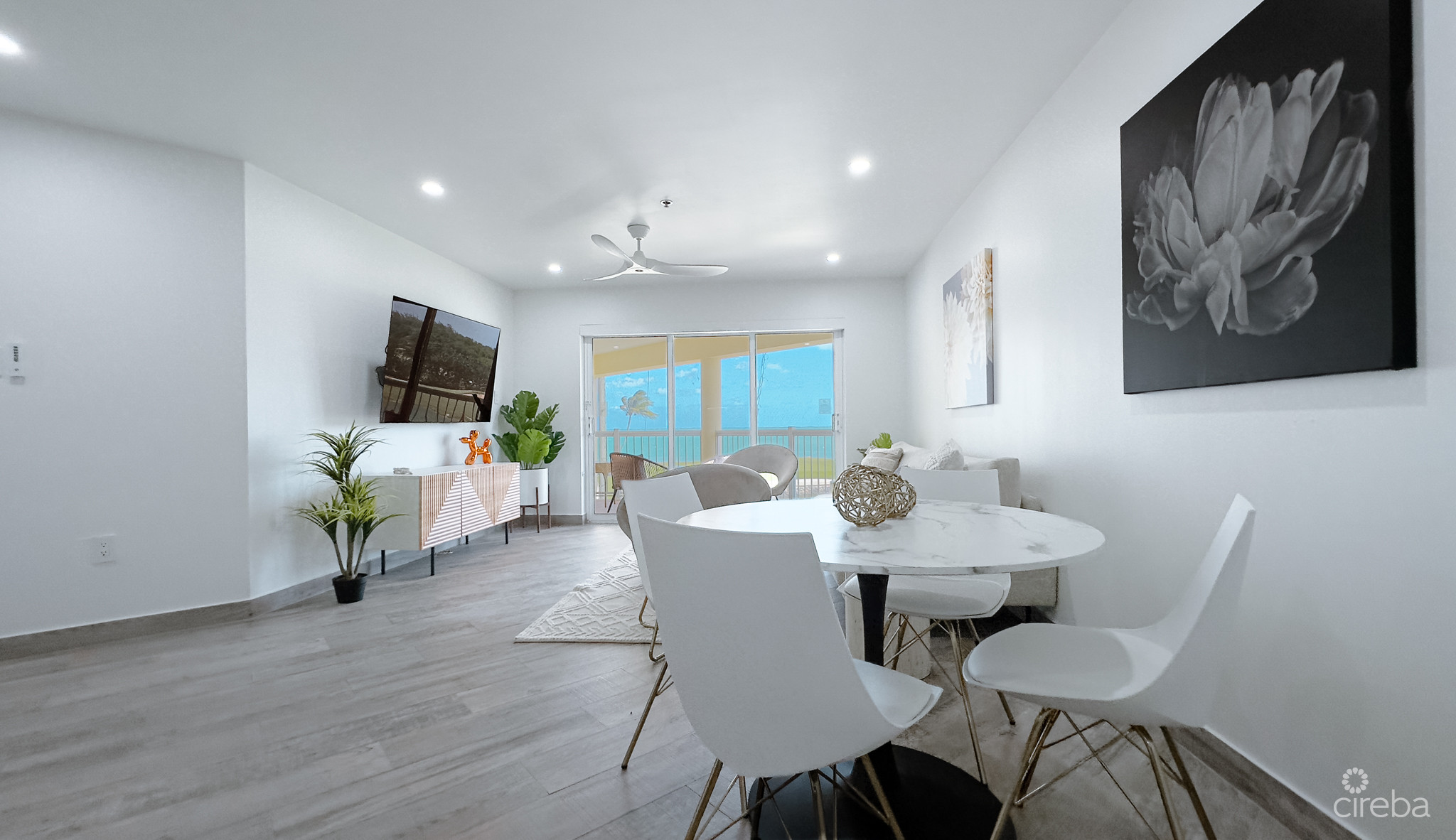 GRAND CAYMANIAN PENTHOUSE – CRYSTAL HARBOUR