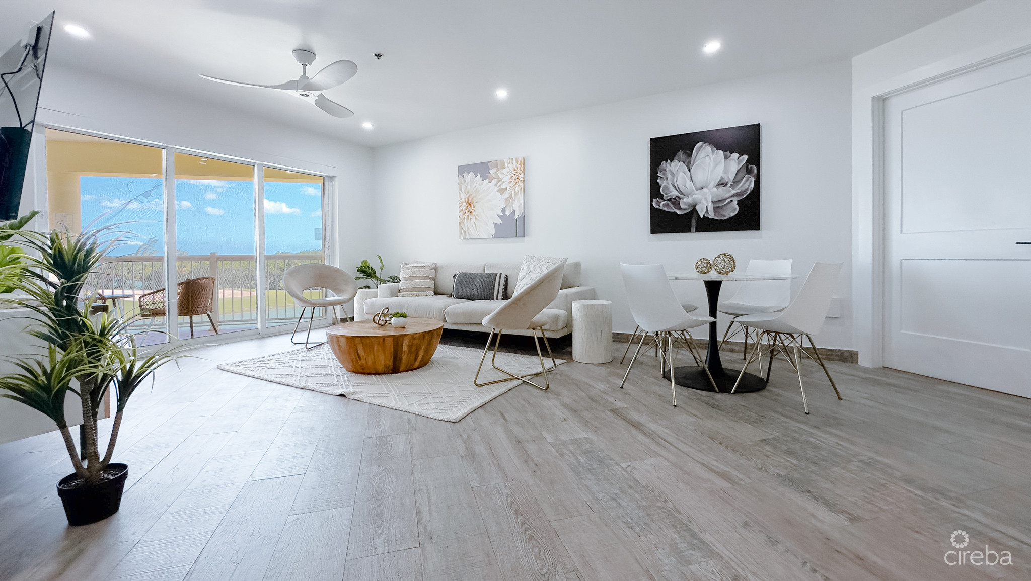 GRAND CAYMANIAN PENTHOUSE – CRYSTAL HARBOUR