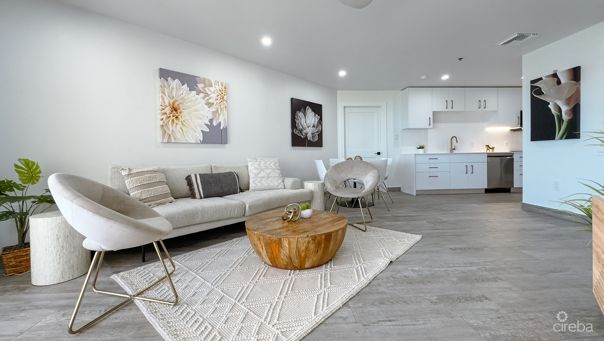 GRAND CAYMANIAN PENTHOUSE – CRYSTAL HARBOUR