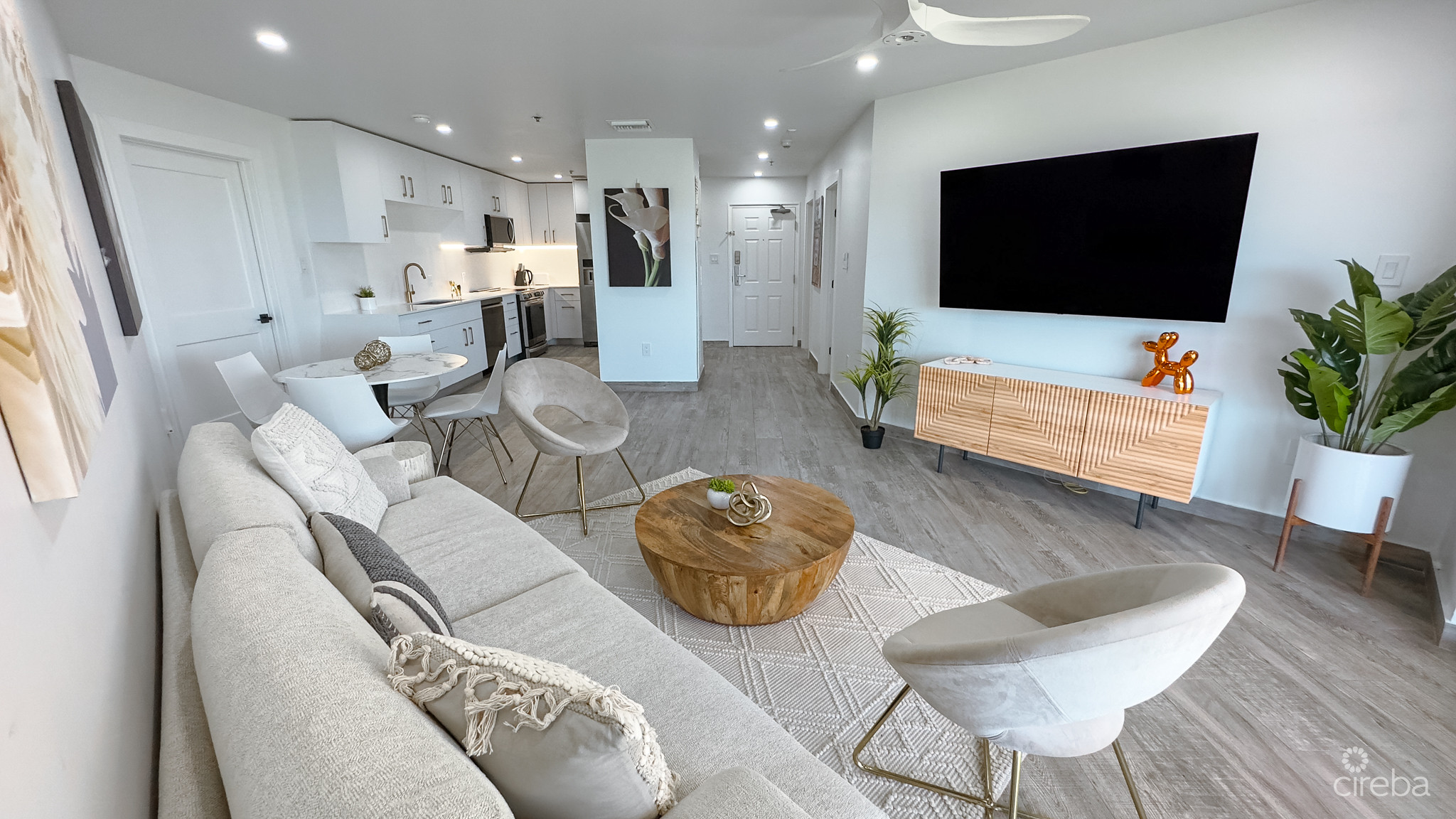 GRAND CAYMANIAN PENTHOUSE – CRYSTAL HARBOUR