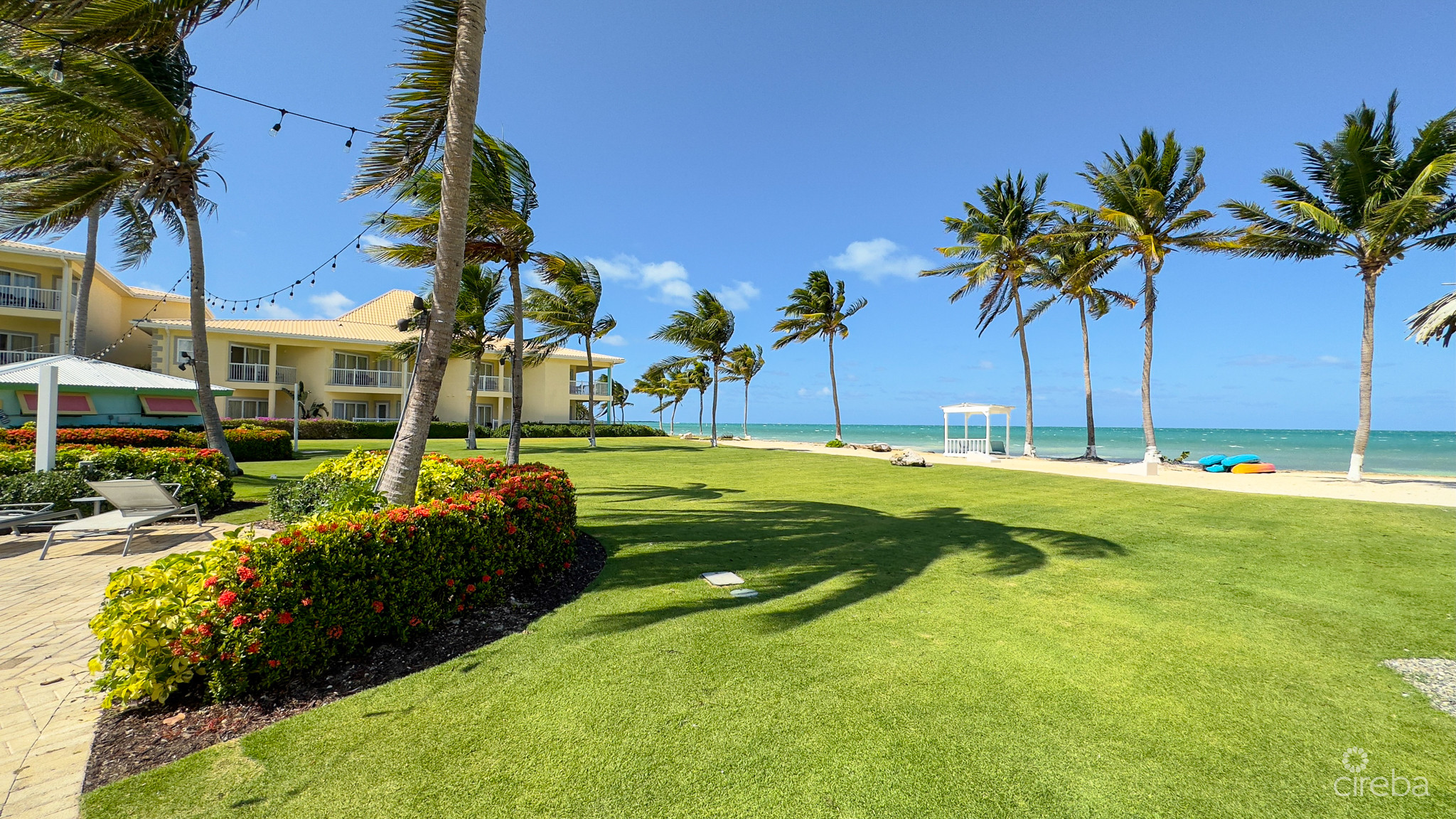 GRAND CAYMANIAN PENTHOUSE – CRYSTAL HARBOUR