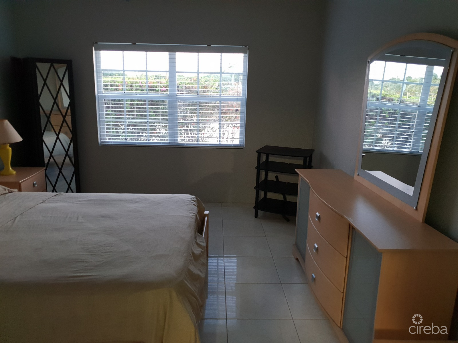 DRUMBLADE APARTMENT