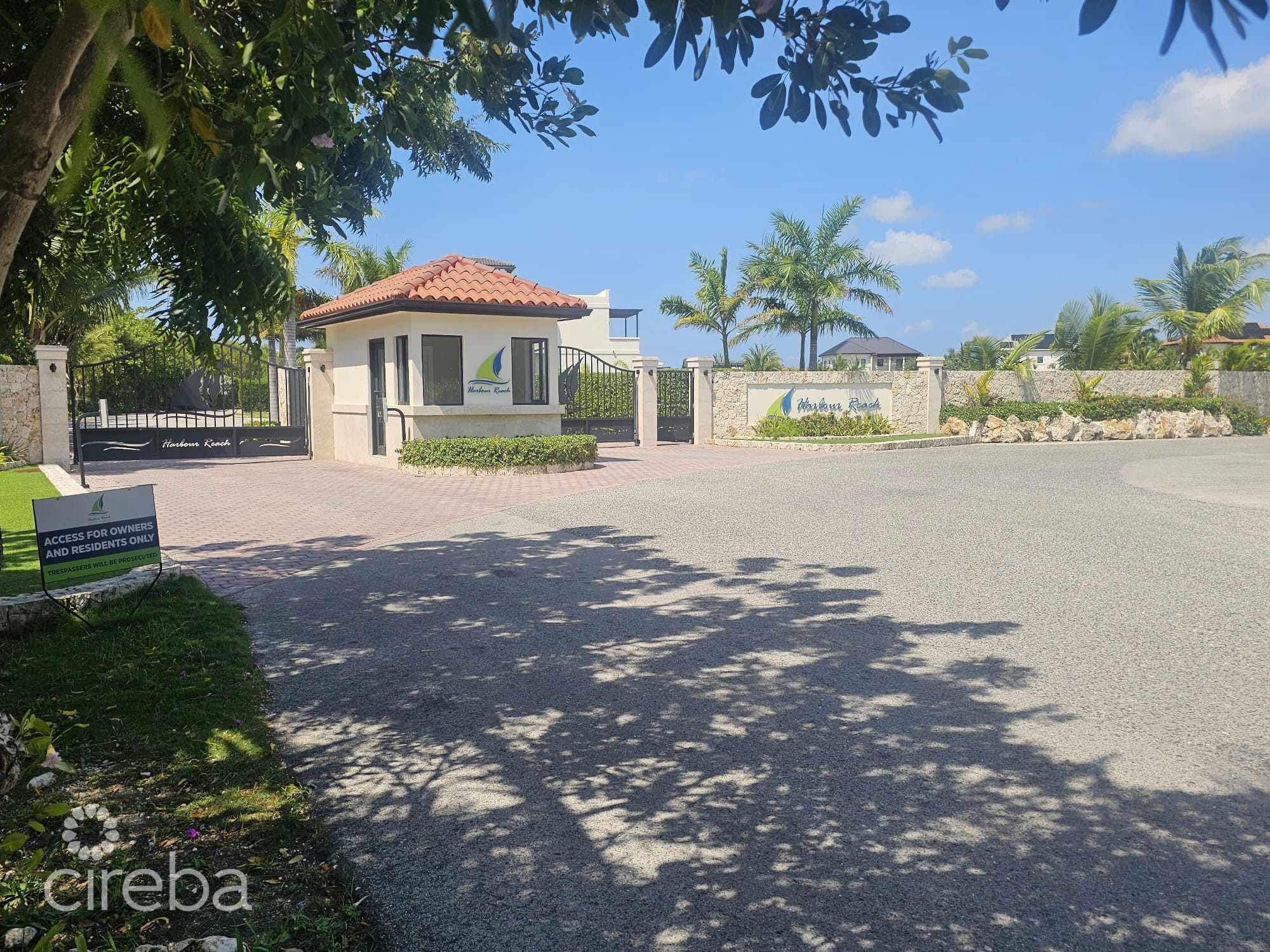 PRIME LOCATION CANAL FRONT HARBOUR REACH