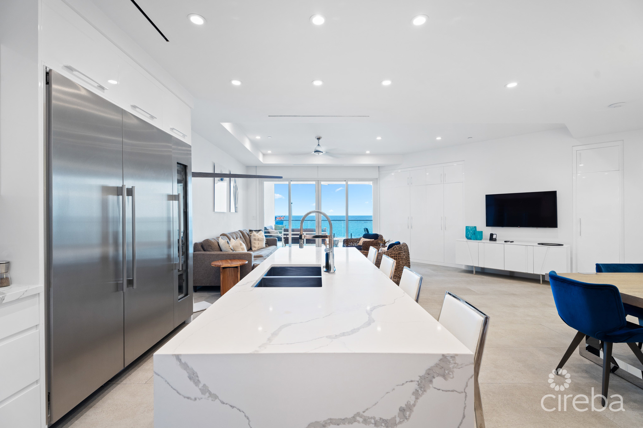 RUM POINT CLUB 305