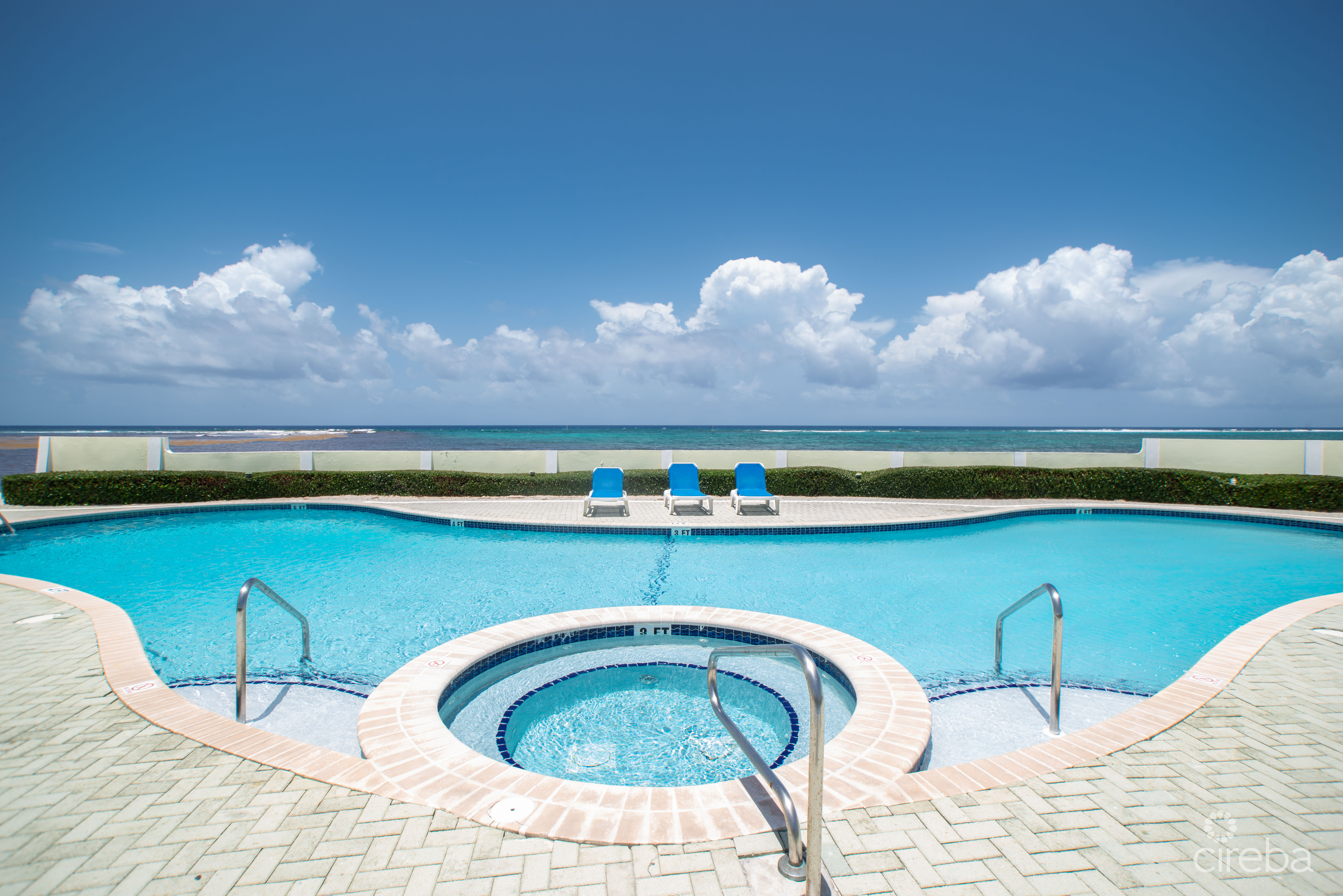CASTAWAY COVE – 2 BED BEACHFRONT CONDO
