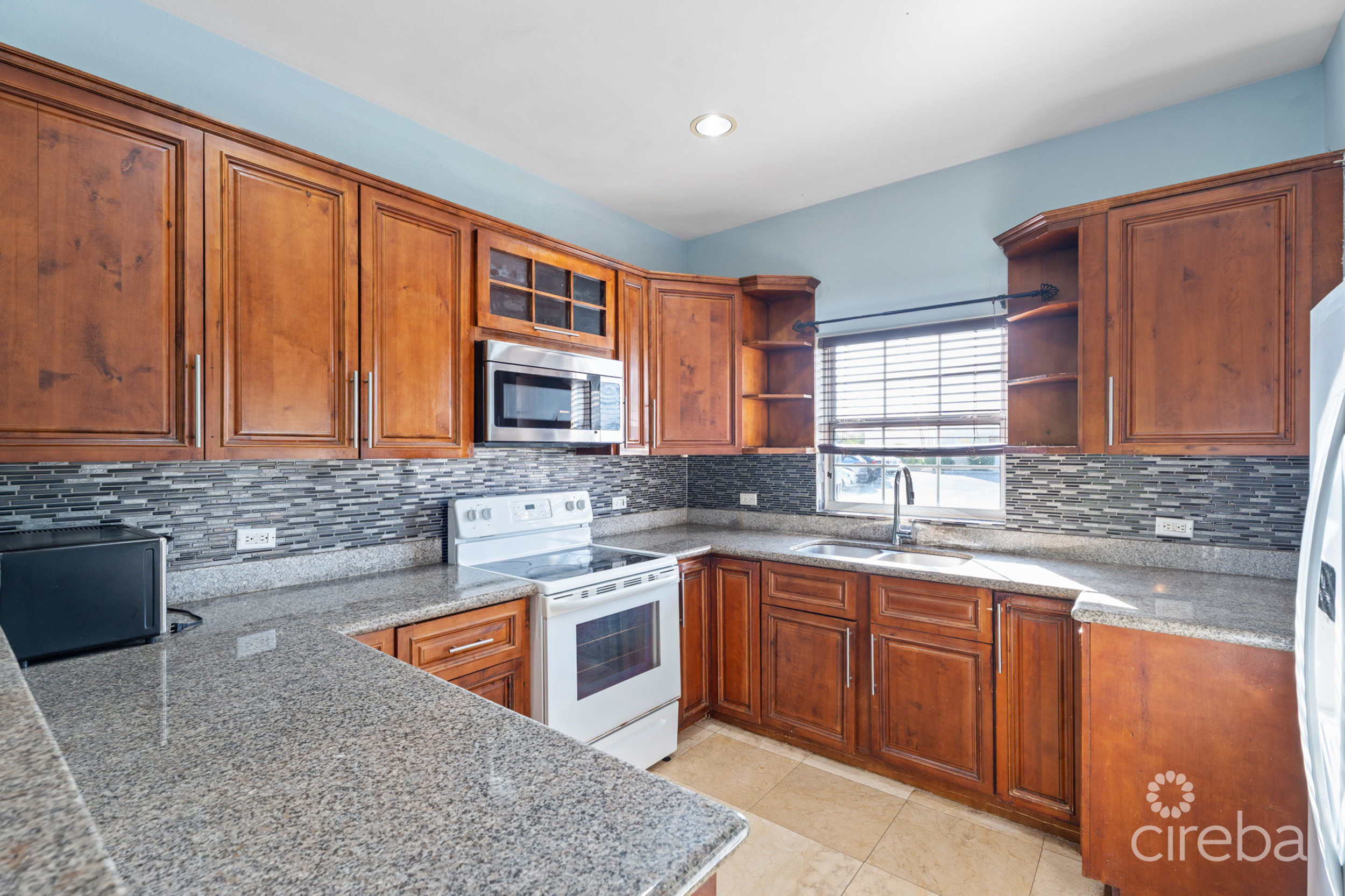 VERY MOTIVATED SELLER! SCHOLARS RETREAT 3-BEDROOM END UNIT