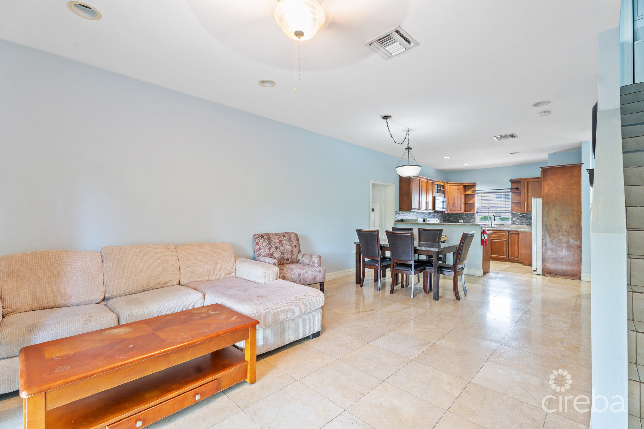 VERY MOTIVATED SELLER! SCHOLARS RETREAT 3-BEDROOM END UNIT