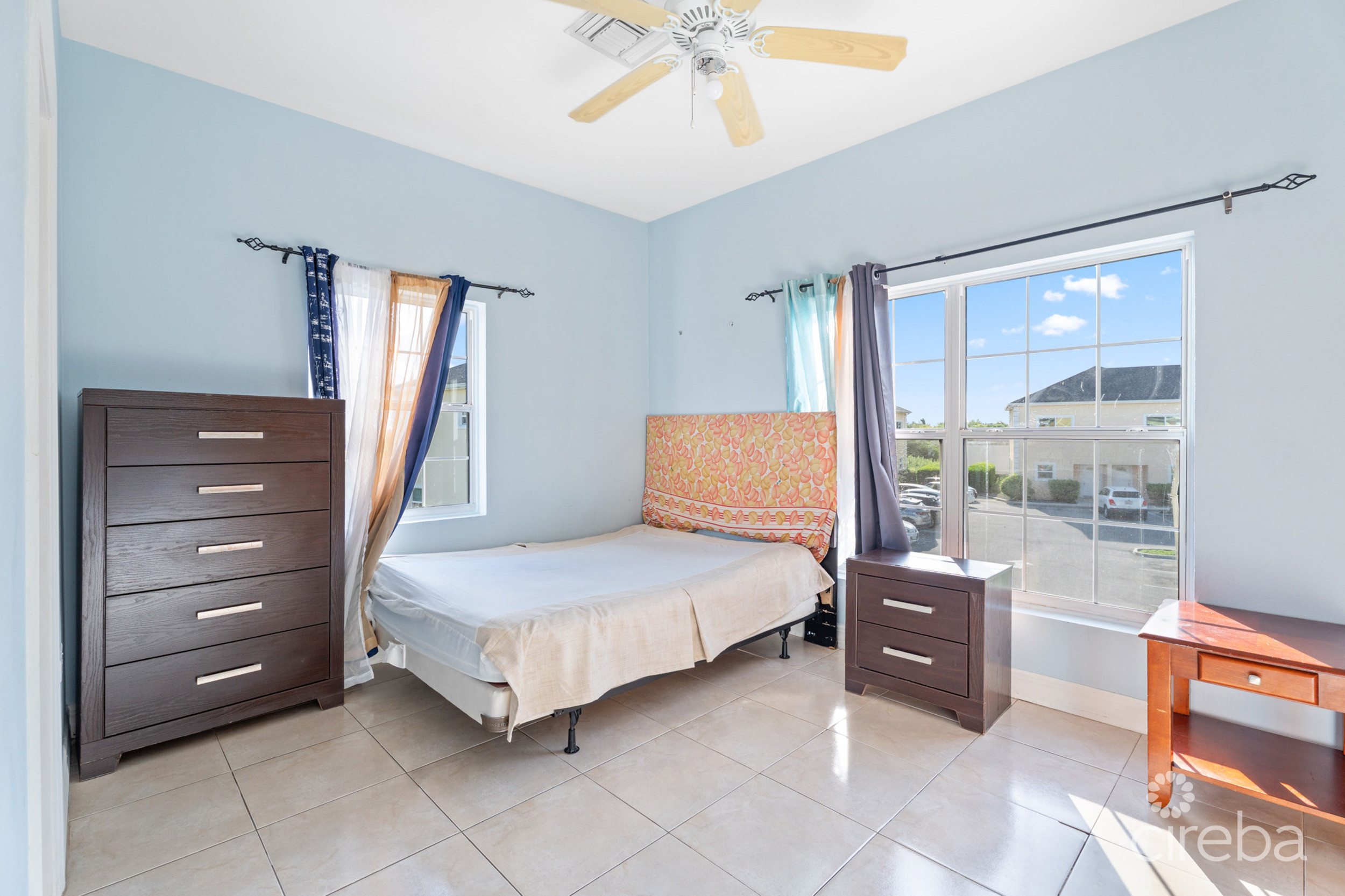 VERY MOTIVATED SELLER! SCHOLARS RETREAT 3-BEDROOM END UNIT