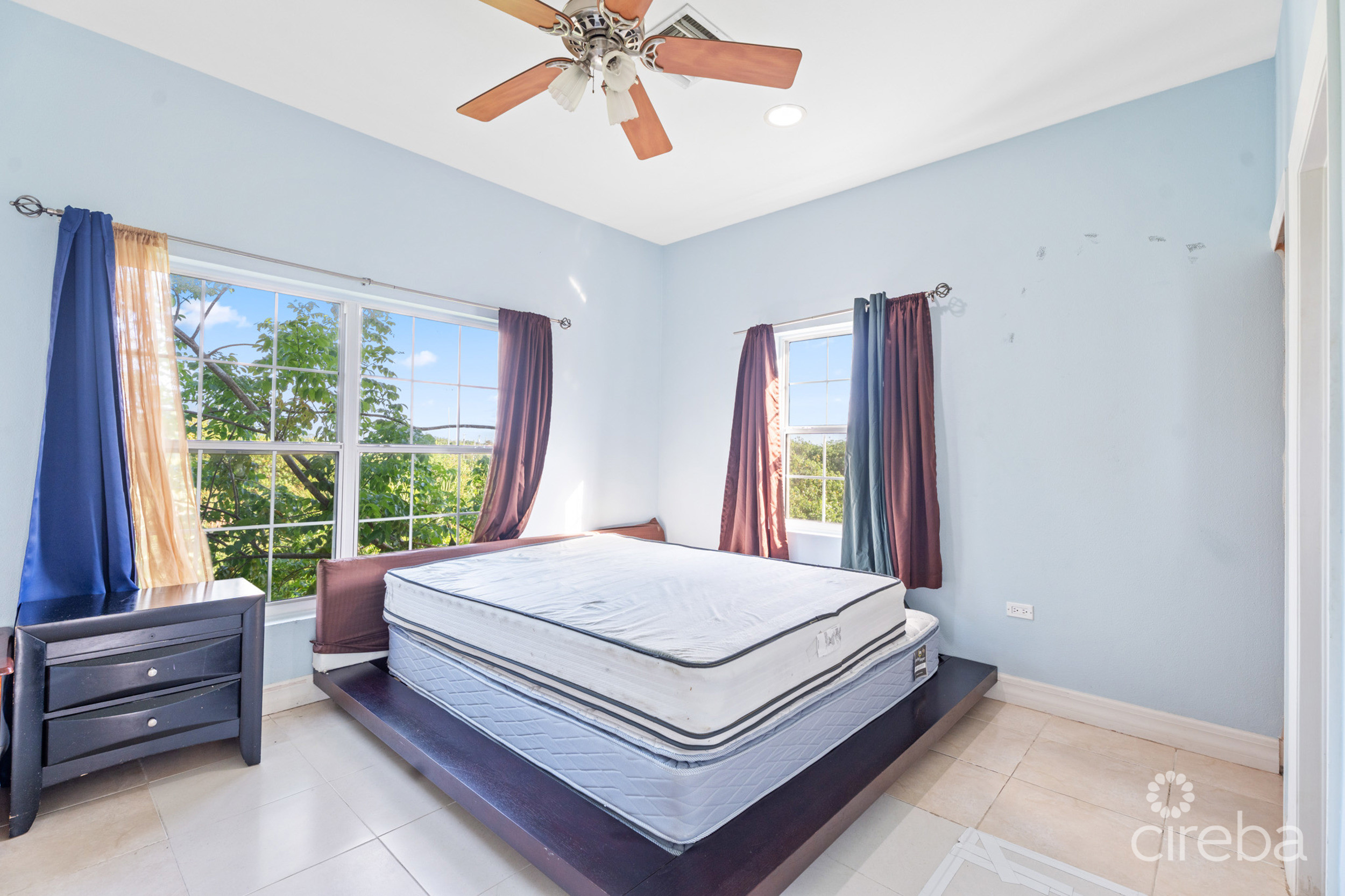 VERY MOTIVATED SELLER! SCHOLARS RETREAT 3-BEDROOM END UNIT