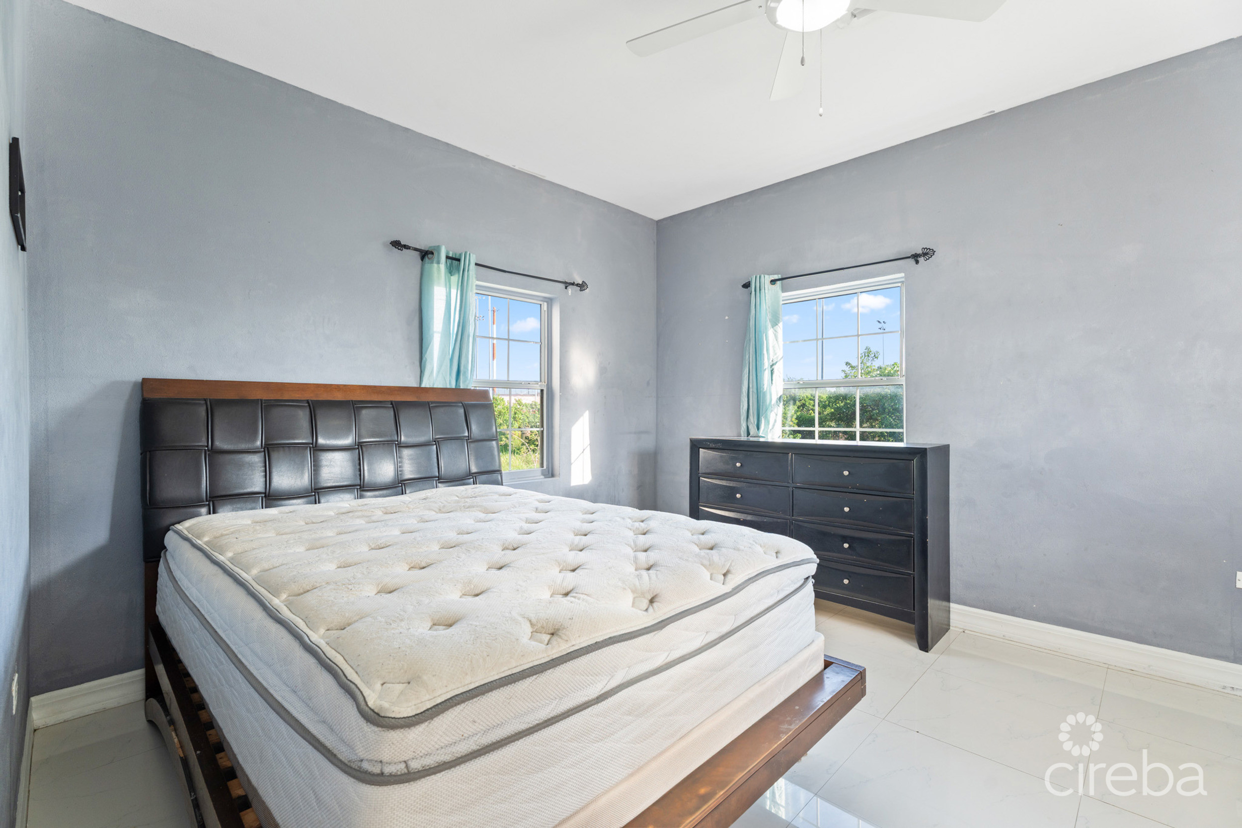 VERY MOTIVATED SELLER! SCHOLARS RETREAT 3-BEDROOM END UNIT