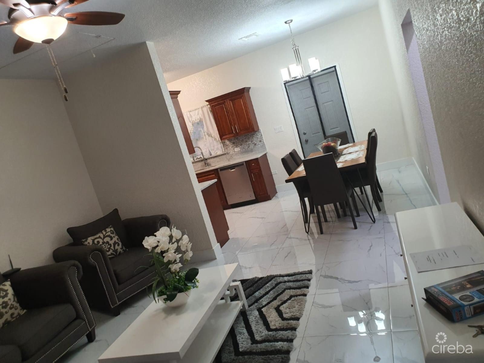 42 EIFFEL DR. – 3 BED HOUSE IN BREAKERS