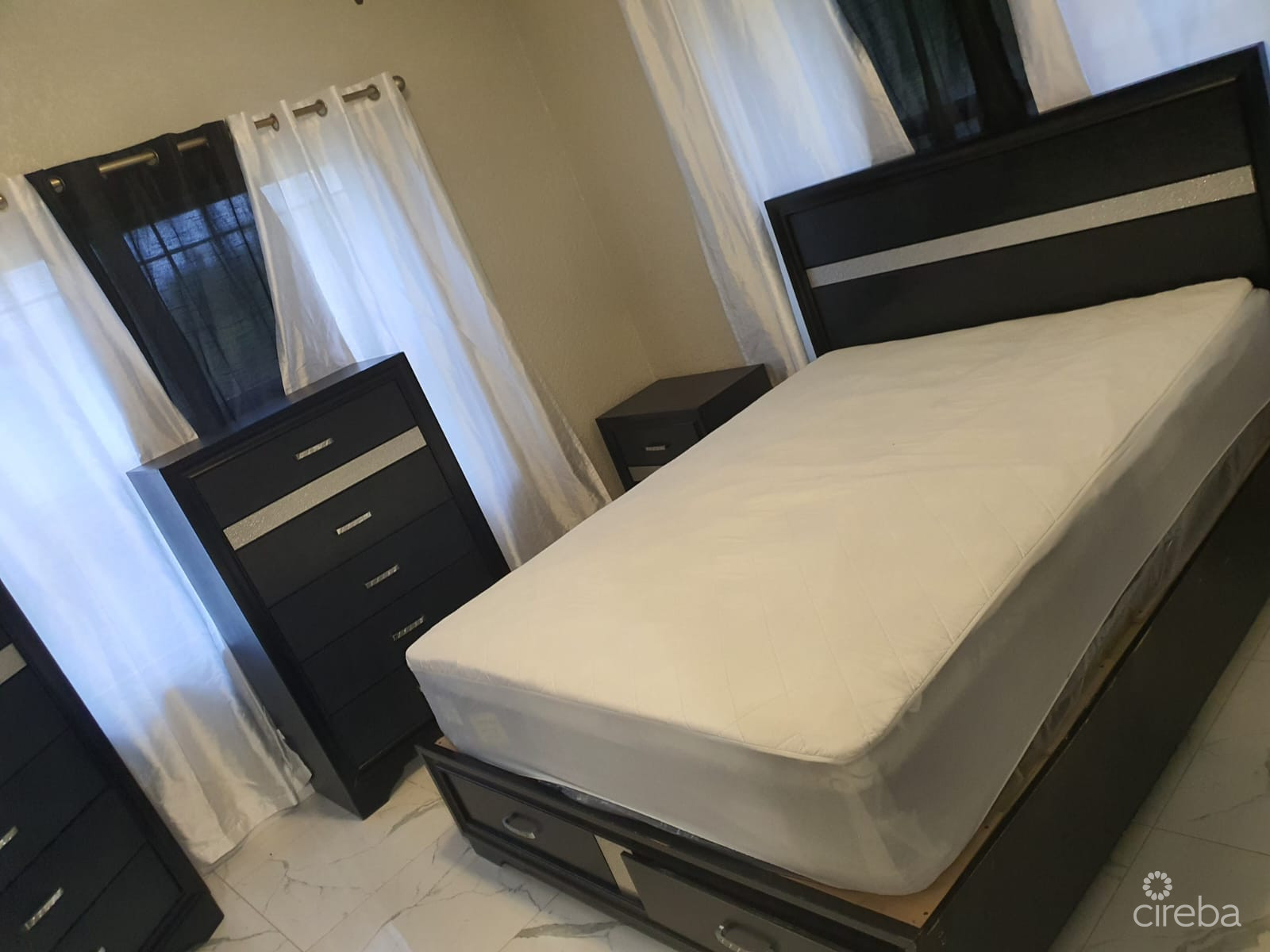 42 EIFFEL DR. – 3 BED HOUSE IN BREAKERS