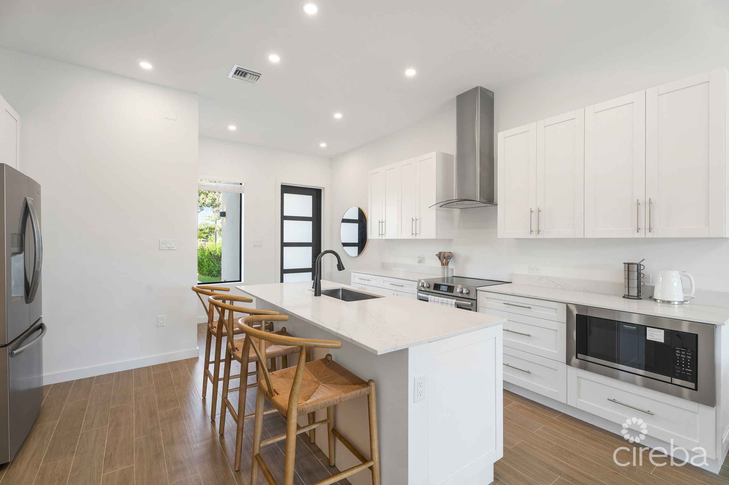 PRIVE 11 – SOUTH SOUND TOWNHOME