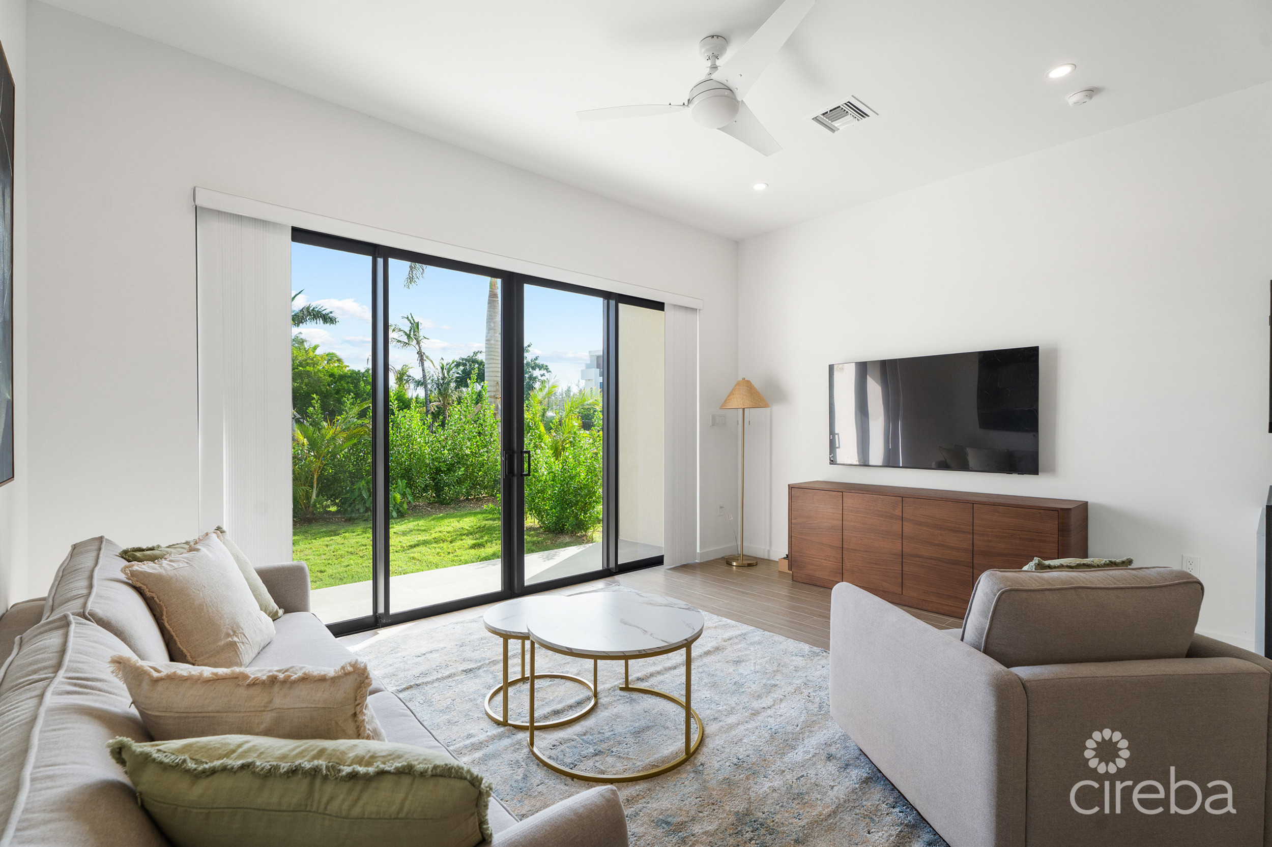 PRIVE 11 – SOUTH SOUND TOWNHOME