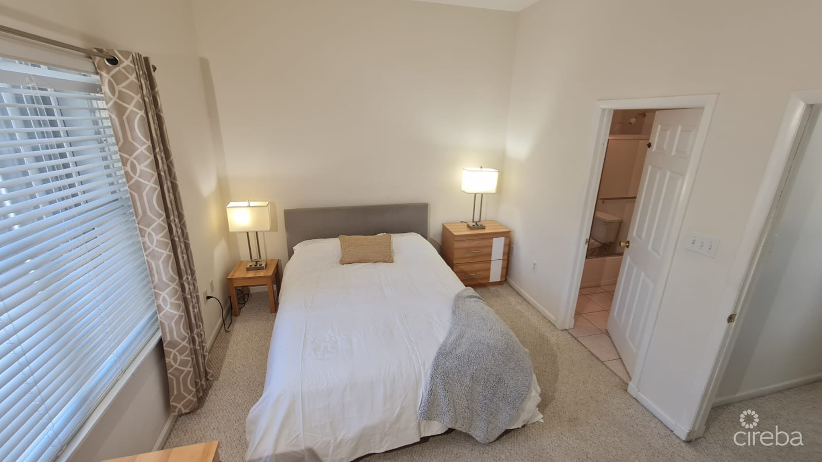 2 BED 2.5 BATH END UNIT – HOPE SPRINGS – GEORGE TOWN