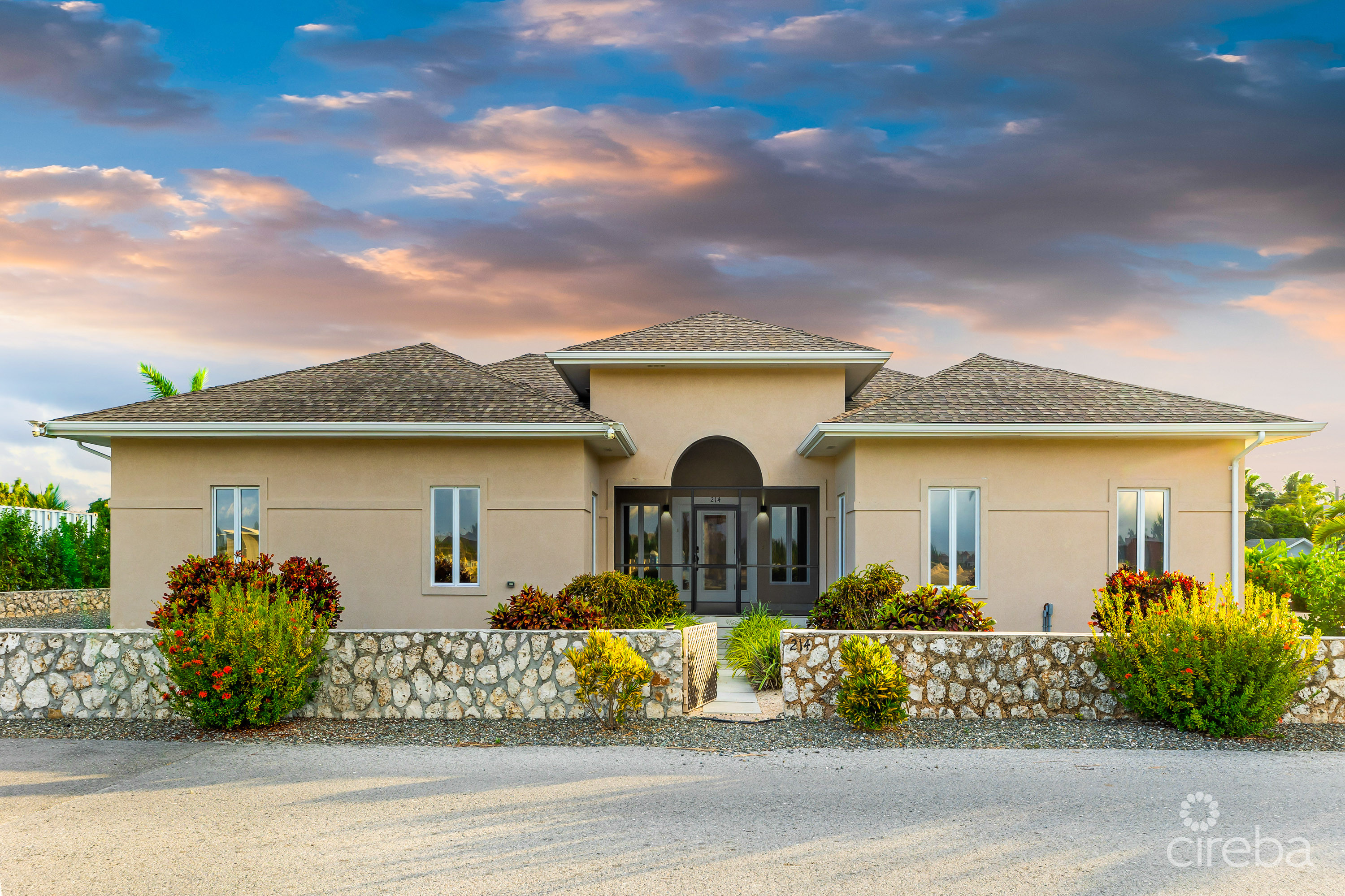 FULLY REMODELED 3BR FAMILY HOME IN NORTH SOUND ESTATES