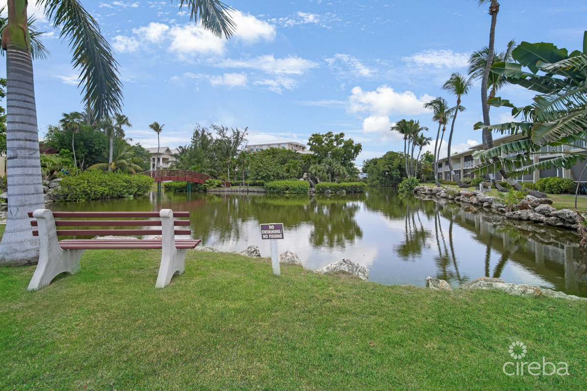 LAGUNA DEL MAR ON 7 MILE BEACH