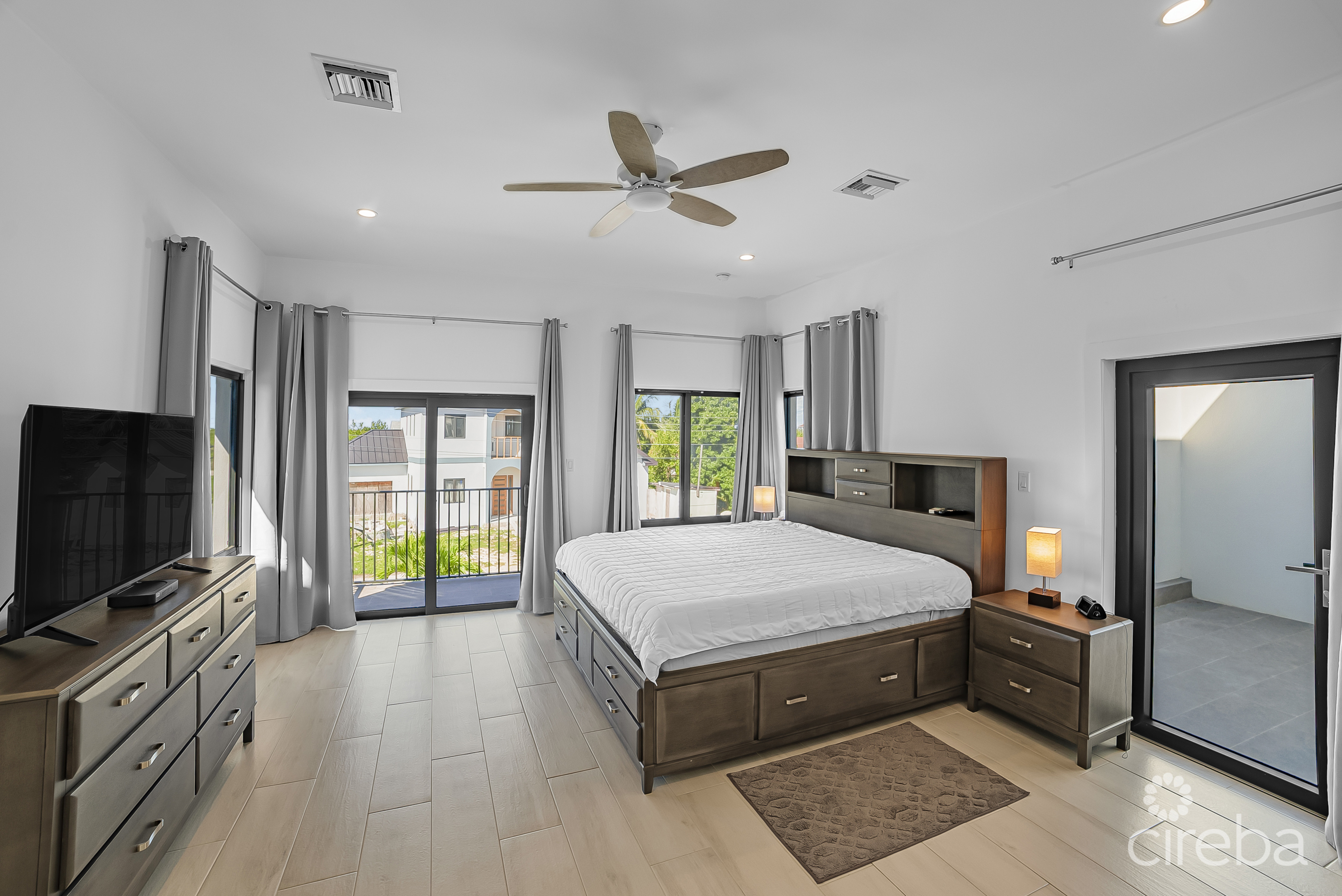 SPACIOUS MODERN 4BR W/ EN-SUITES & BONUS ROOM – GATED COMMUNITY