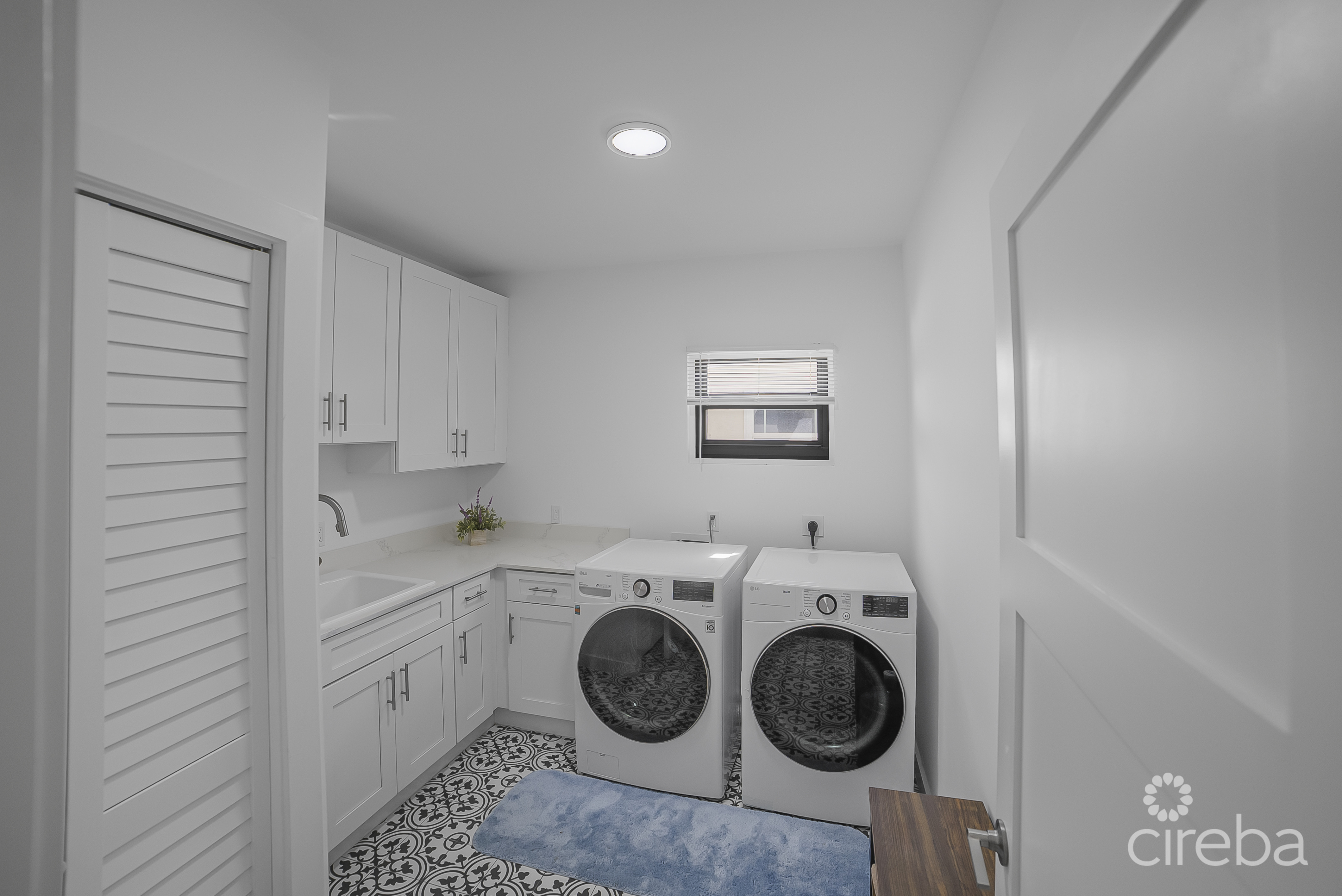 SPACIOUS MODERN 4BR W/ EN-SUITES & BONUS ROOM – GATED COMMUNITY