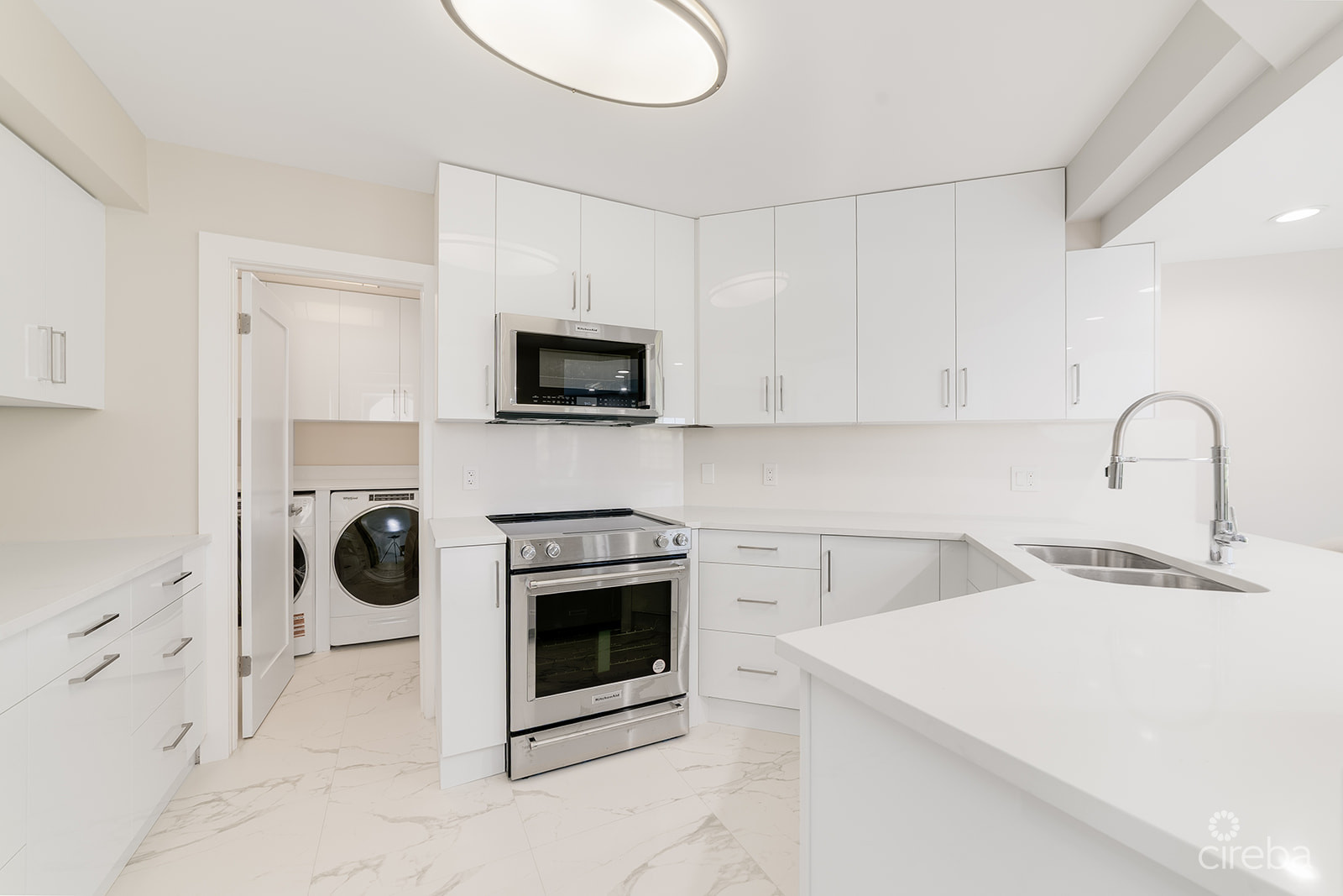 BRITANNIA LIONS COURT #324 – ELEGANT 3-BEDROOM CORNER UNIT | 2,100 SQFT | GOLF COURSE VIEWS