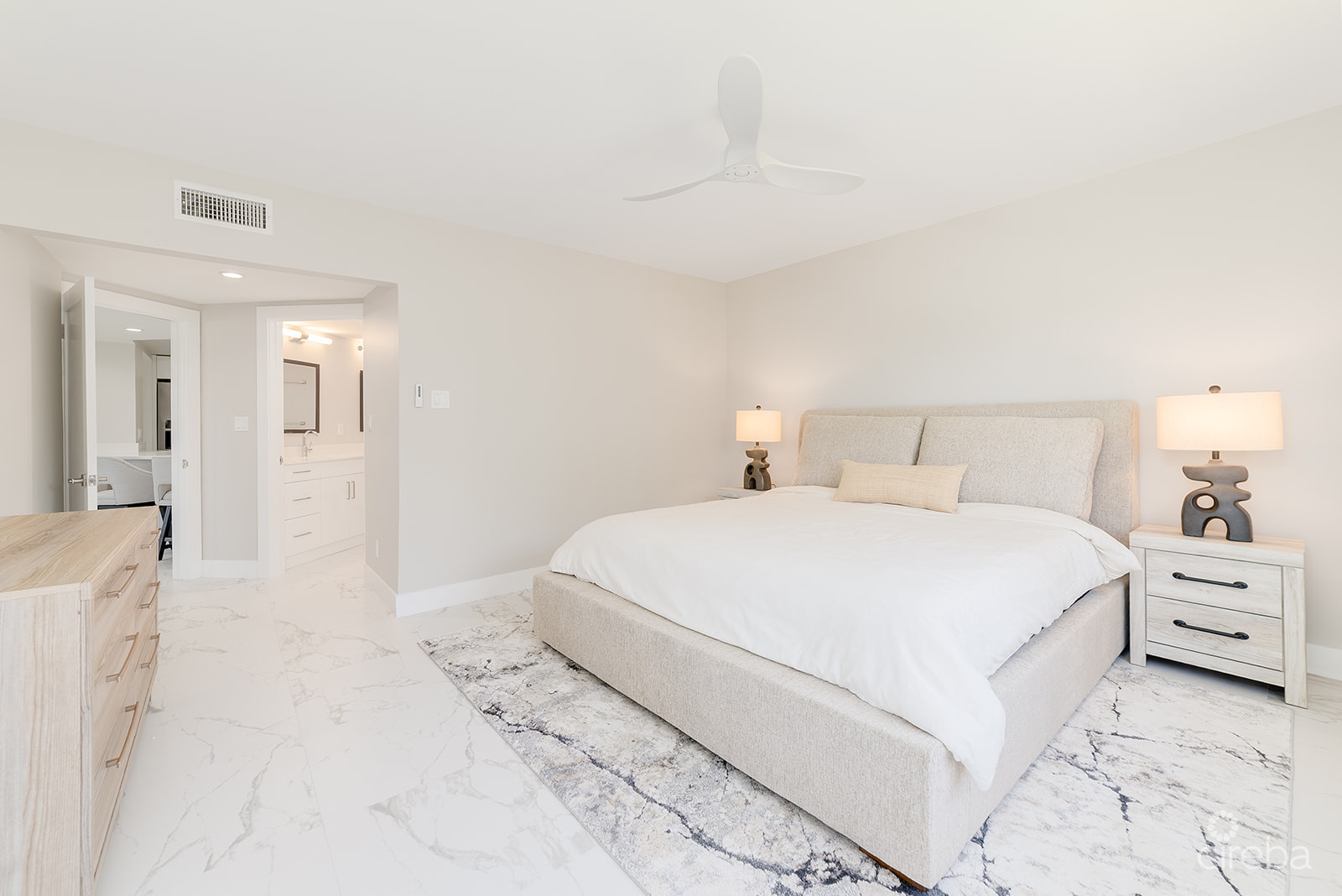 BRITANNIA LIONS COURT #324 – ELEGANT 3-BEDROOM CORNER UNIT | 2,100 SQFT | GOLF COURSE VIEWS