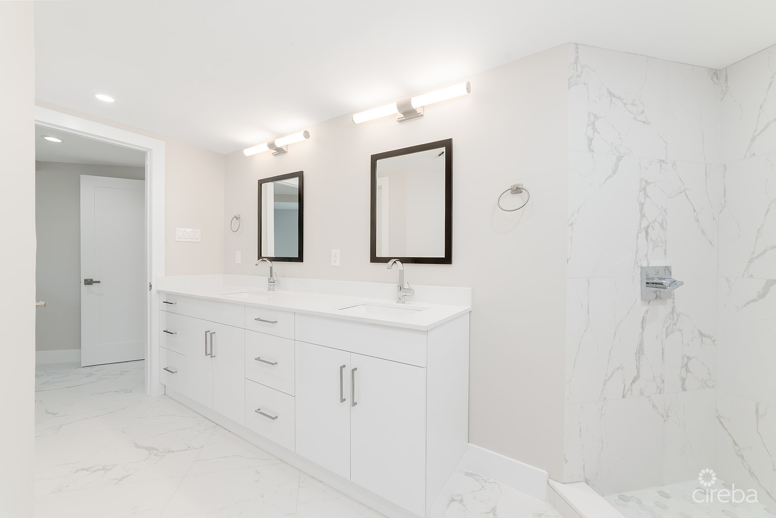 BRITANNIA LIONS COURT #324 – ELEGANT 3-BEDROOM CORNER UNIT | 2,100 SQFT | GOLF COURSE VIEWS