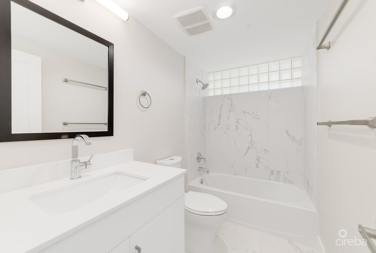 BRITANNIA LIONS COURT #324 – ELEGANT 3-BEDROOM CORNER UNIT | 2,100 SQFT | GOLF COURSE VIEWS