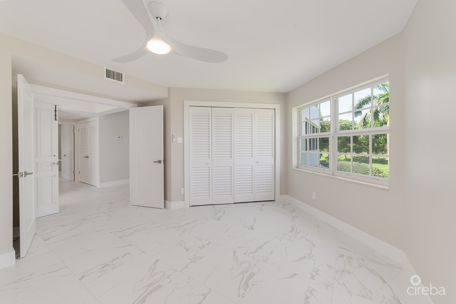 BRITANNIA LIONS COURT #324 – ELEGANT 3-BEDROOM CORNER UNIT | 2,100 SQFT | GOLF COURSE VIEWS