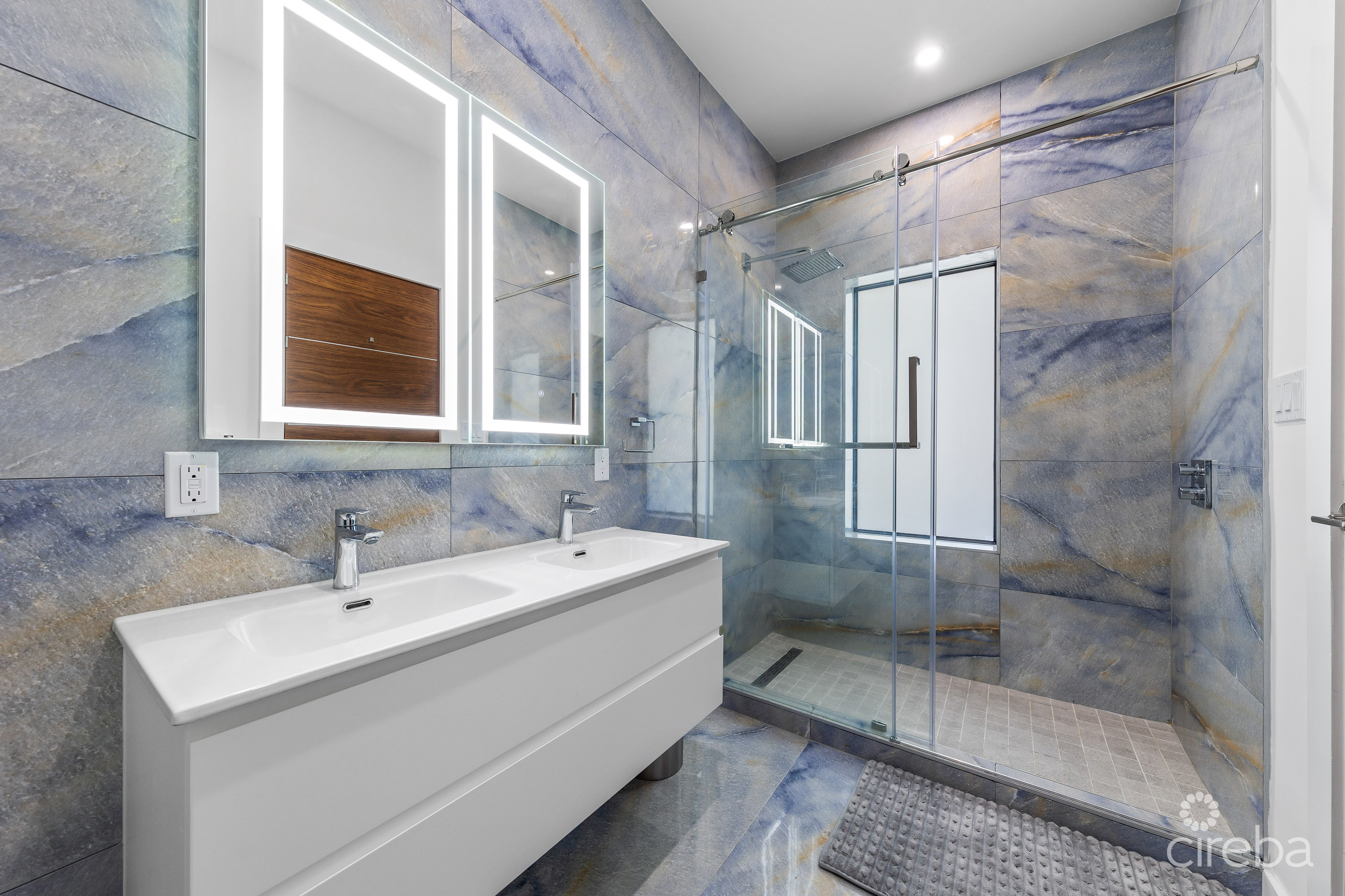 BAHIA  12 – 3 BED 3.5 BATH W FAMILY ROOM / BEDROOM