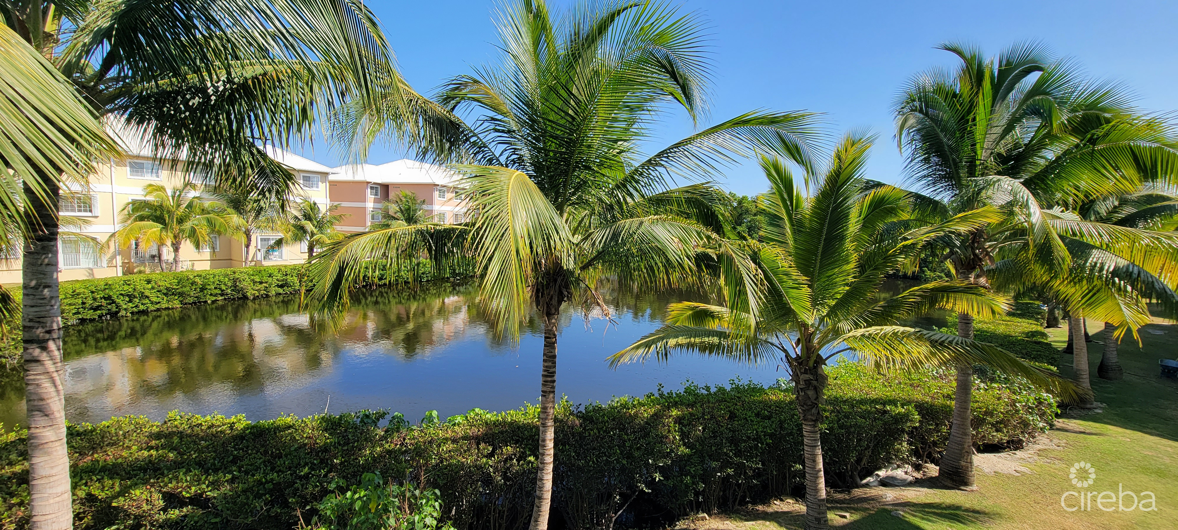 LAKESIDE–1BED/1BATH–MINUTES TO CAMANA BAY/SEVEN MILE BEACH