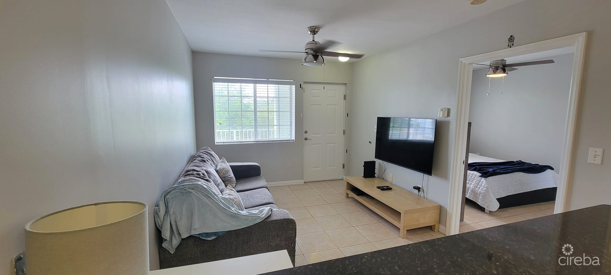 LAKESIDE–1BED/1BATH–MINUTES TO CAMANA BAY/SEVEN MILE BEACH