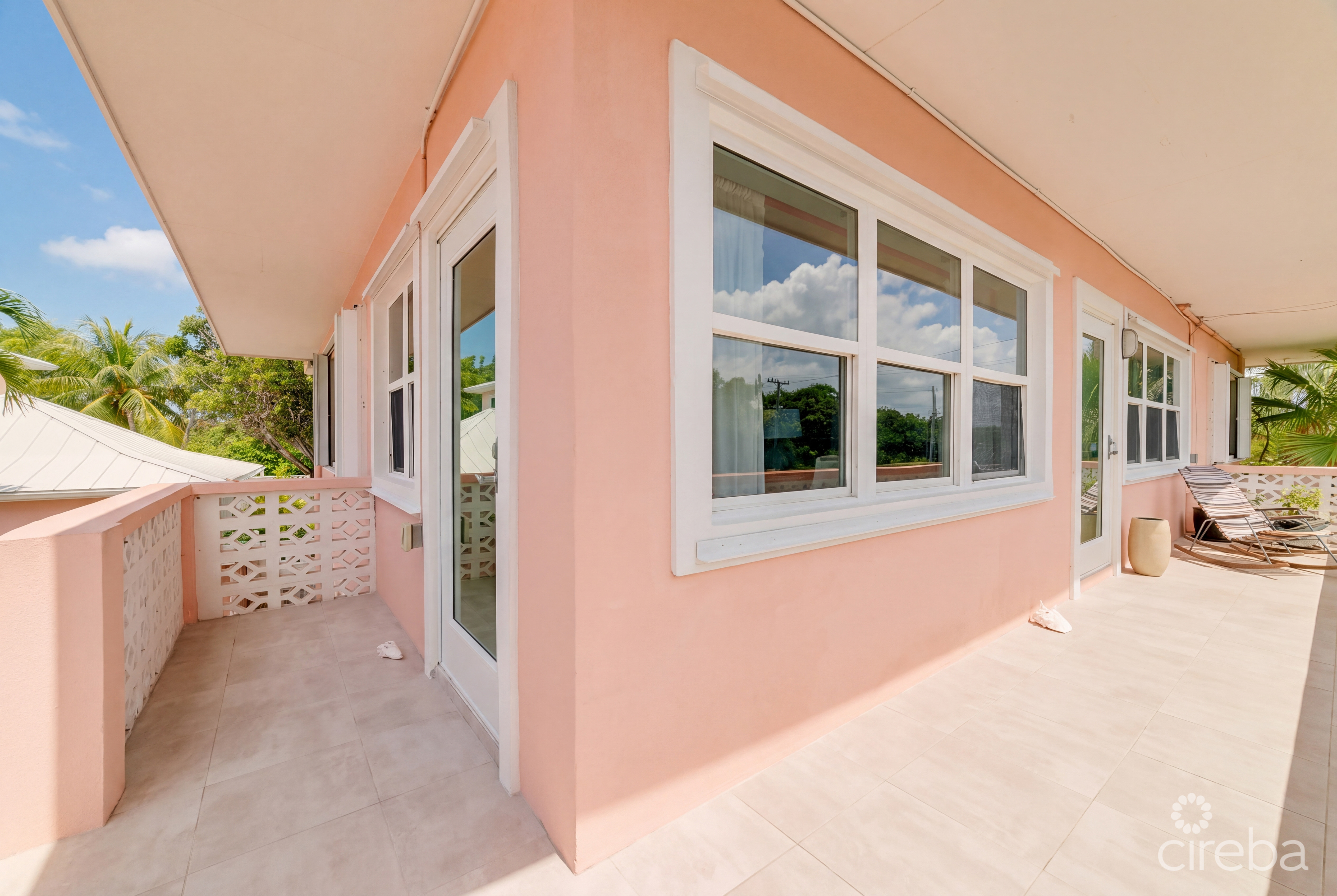 WINTERHAVEN BEACHFRONT 3 BED