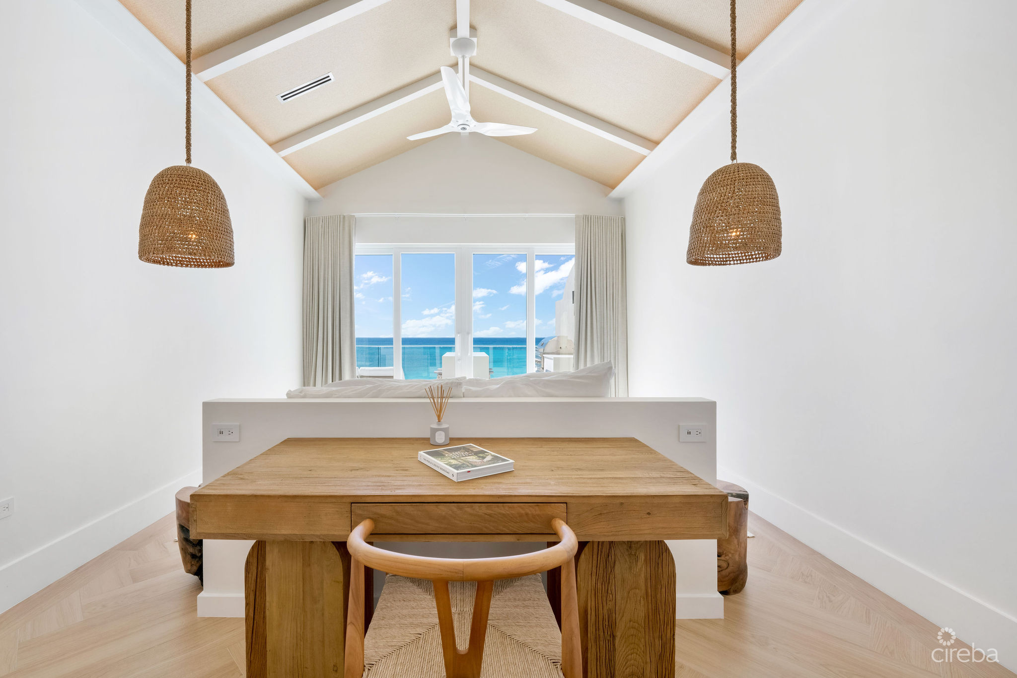 OCEANFRONT PENTHOUSE ON SEVEN MILE BEACH