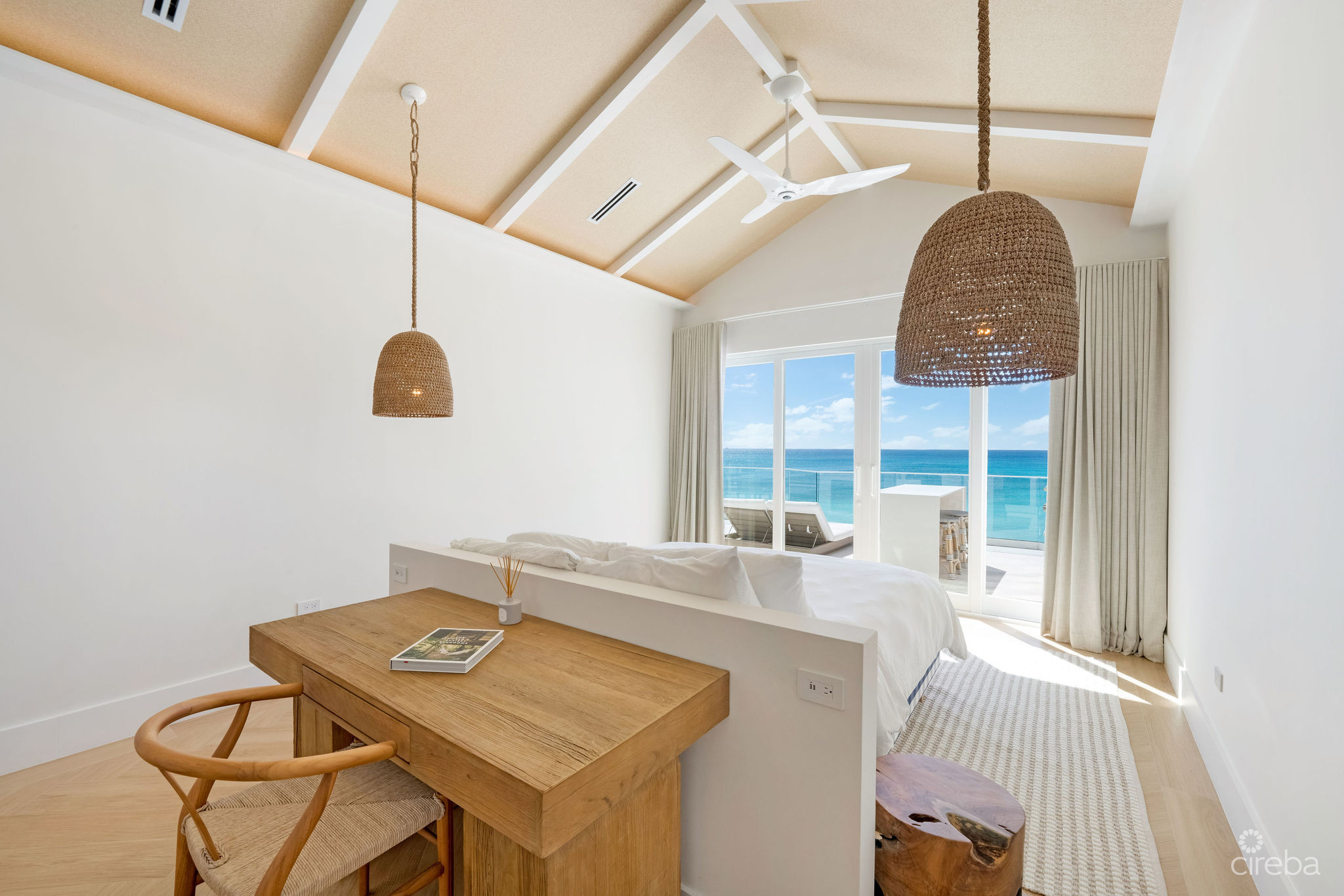 OCEANFRONT PENTHOUSE ON SEVEN MILE BEACH