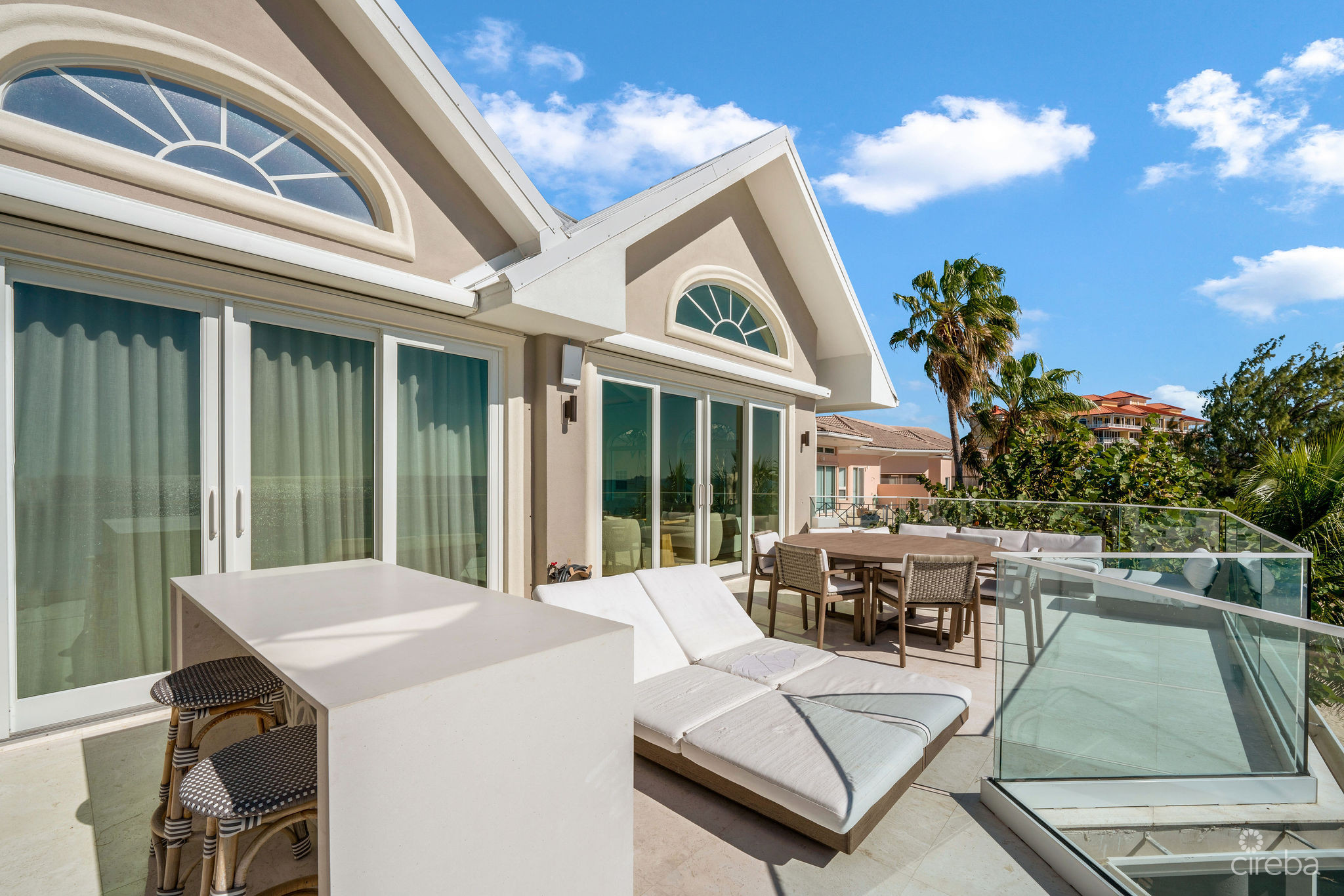 OCEANFRONT PENTHOUSE ON SEVEN MILE BEACH
