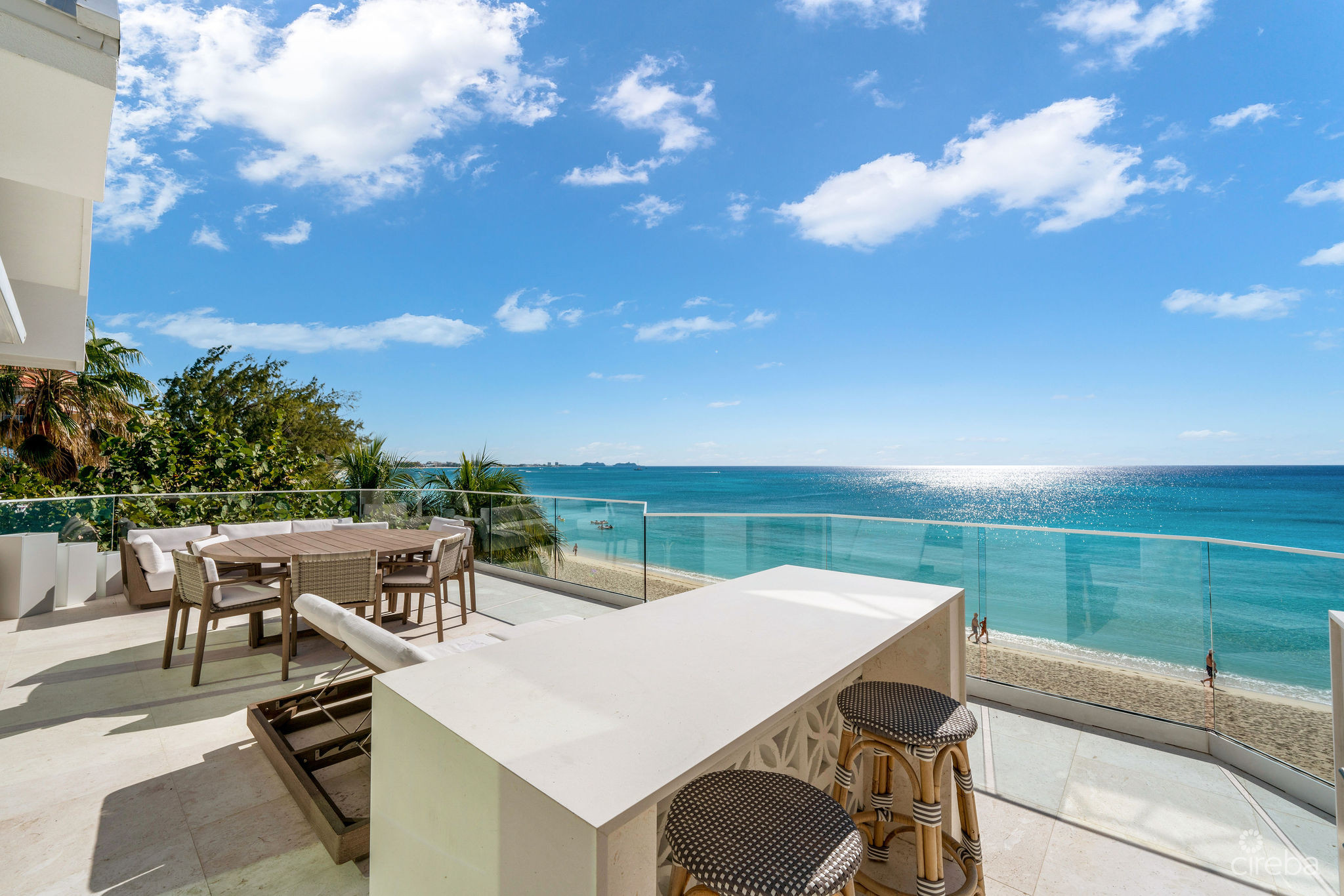 OCEANFRONT PENTHOUSE ON SEVEN MILE BEACH