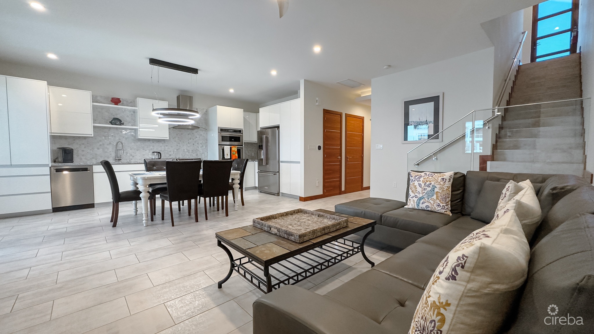 ARVIA CANAL FRONT 3BED