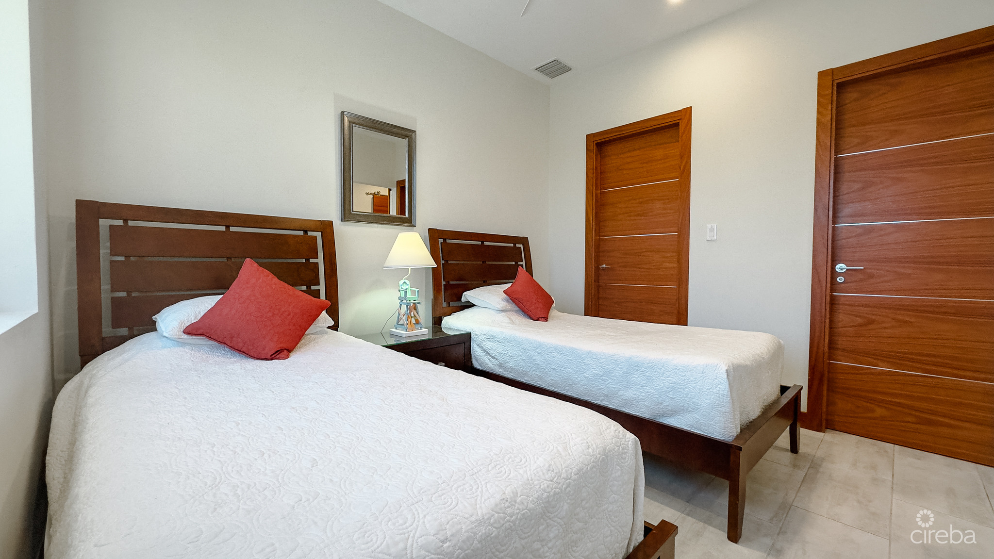 ARVIA CANAL FRONT 3BED