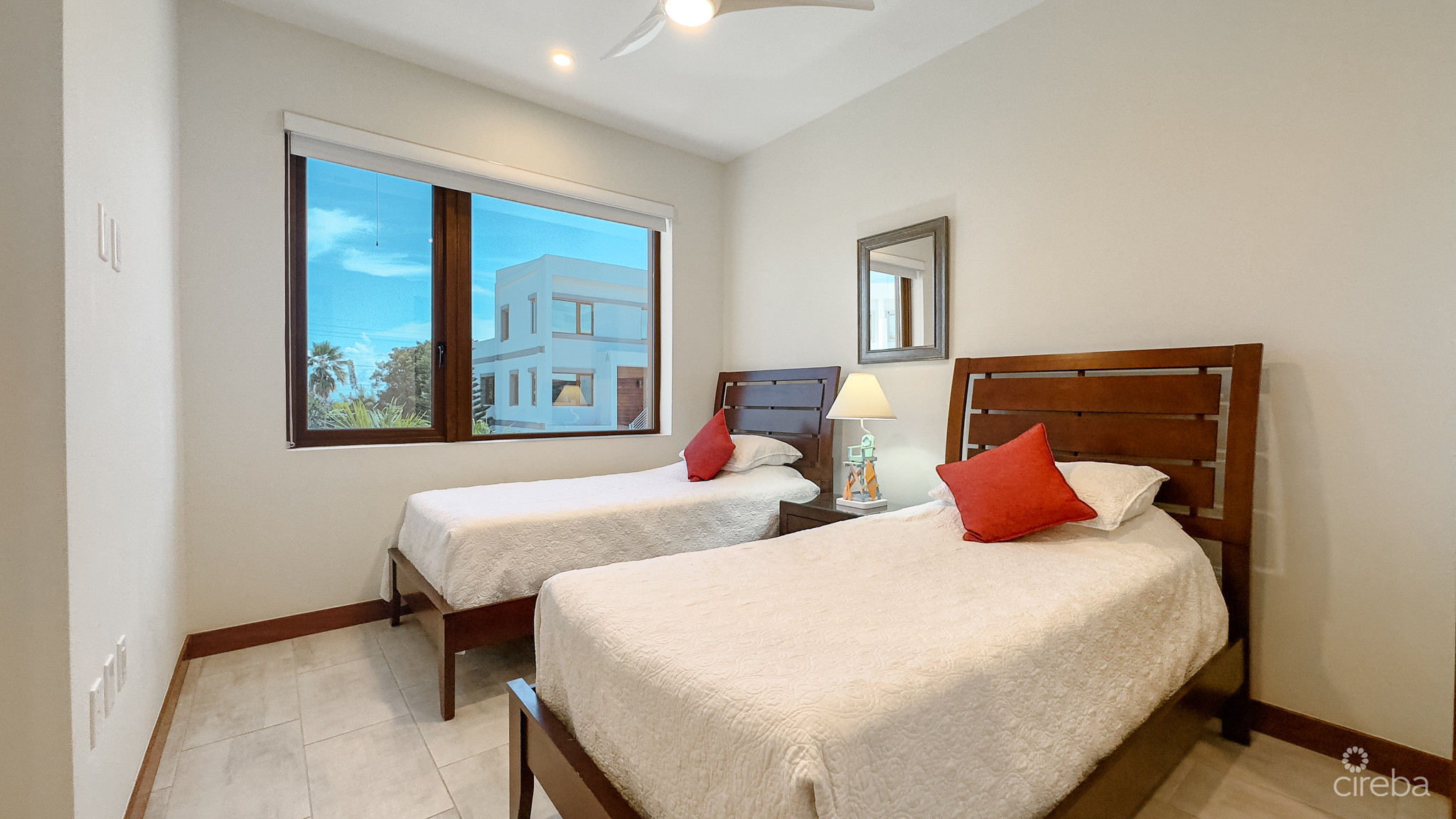 ARVIA CANAL FRONT 3BED