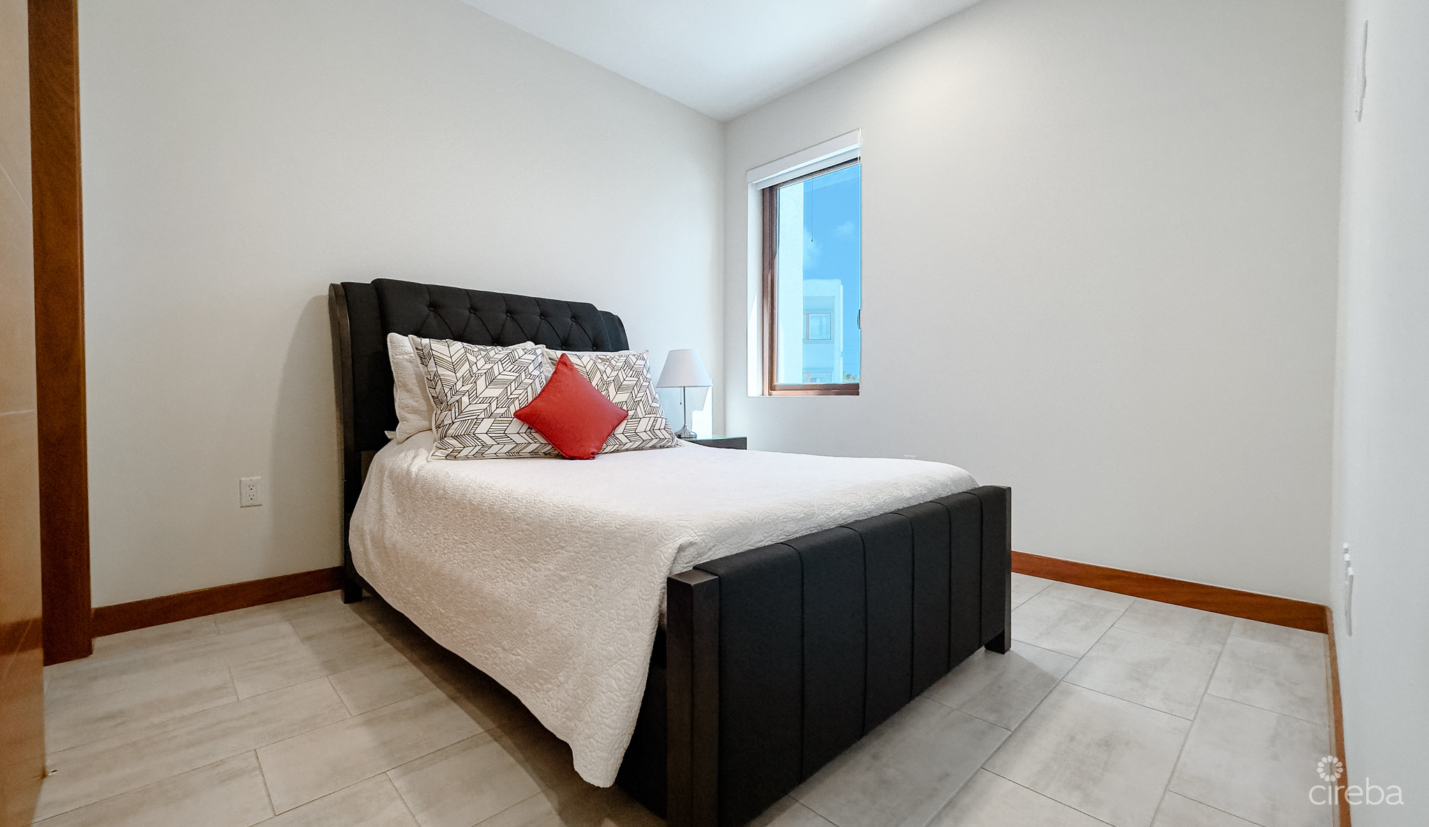 ARVIA CANAL FRONT 3BED