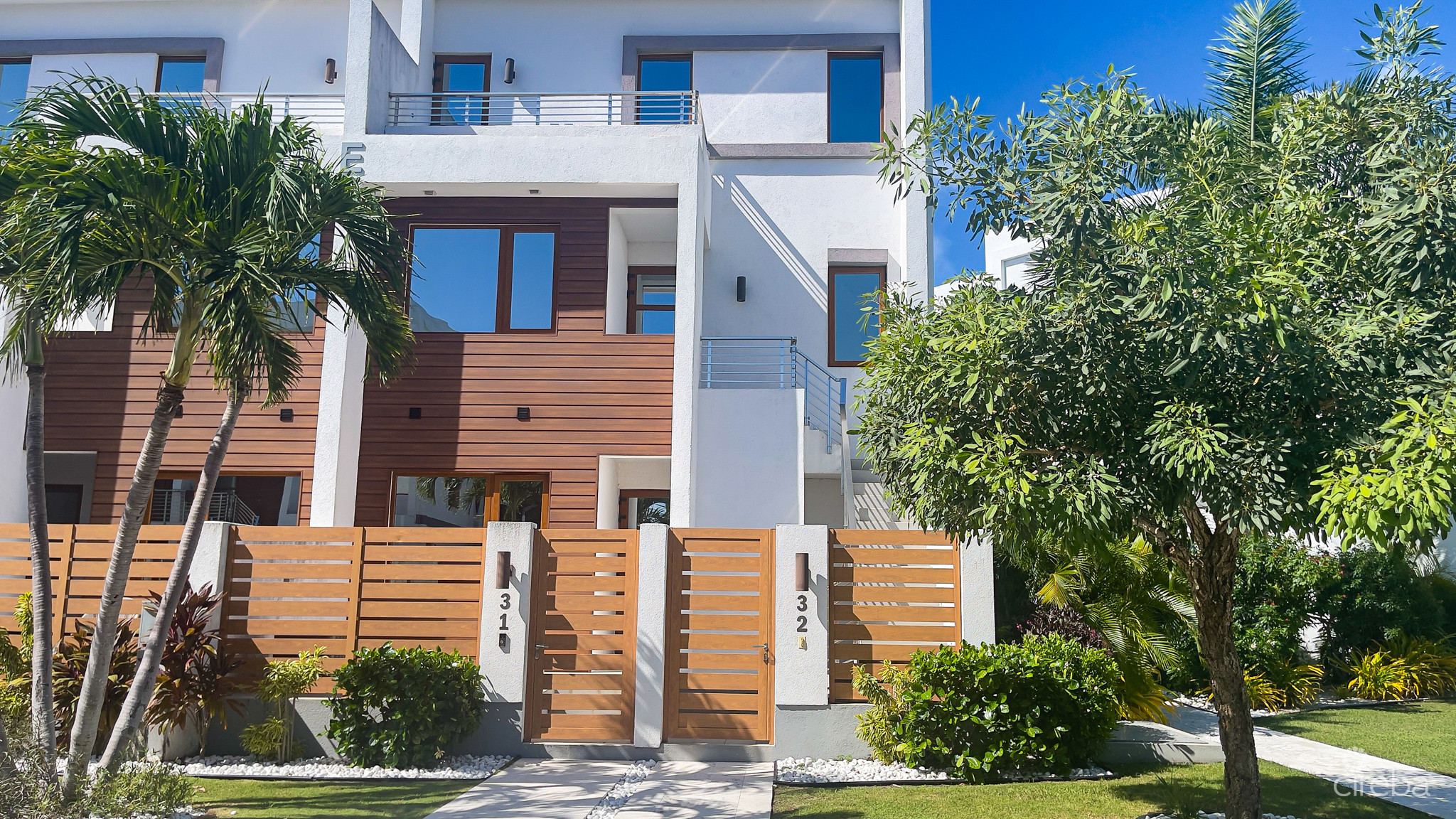 ARVIA CANAL FRONT 3BED