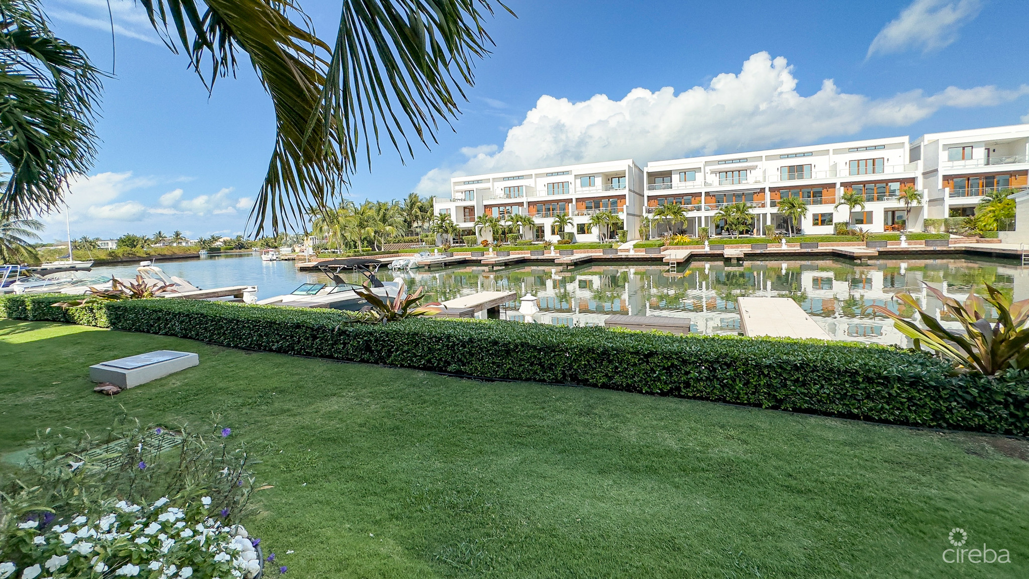ARVIA CANAL FRONT 3BED