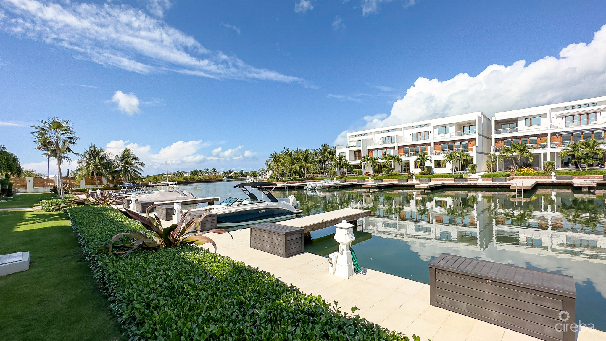 ARVIA CANAL FRONT 3BED