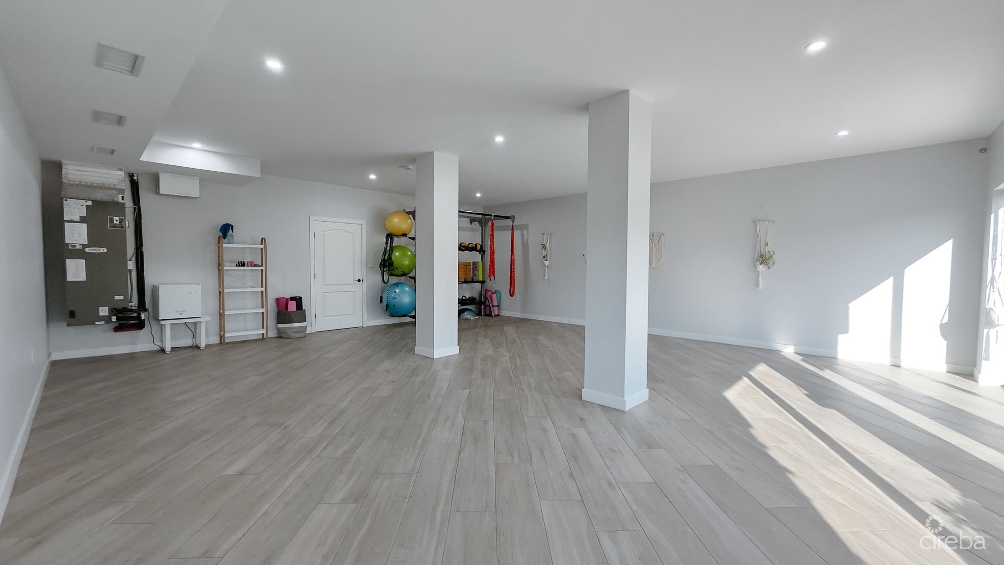 ARVIA CANAL FRONT 3BED