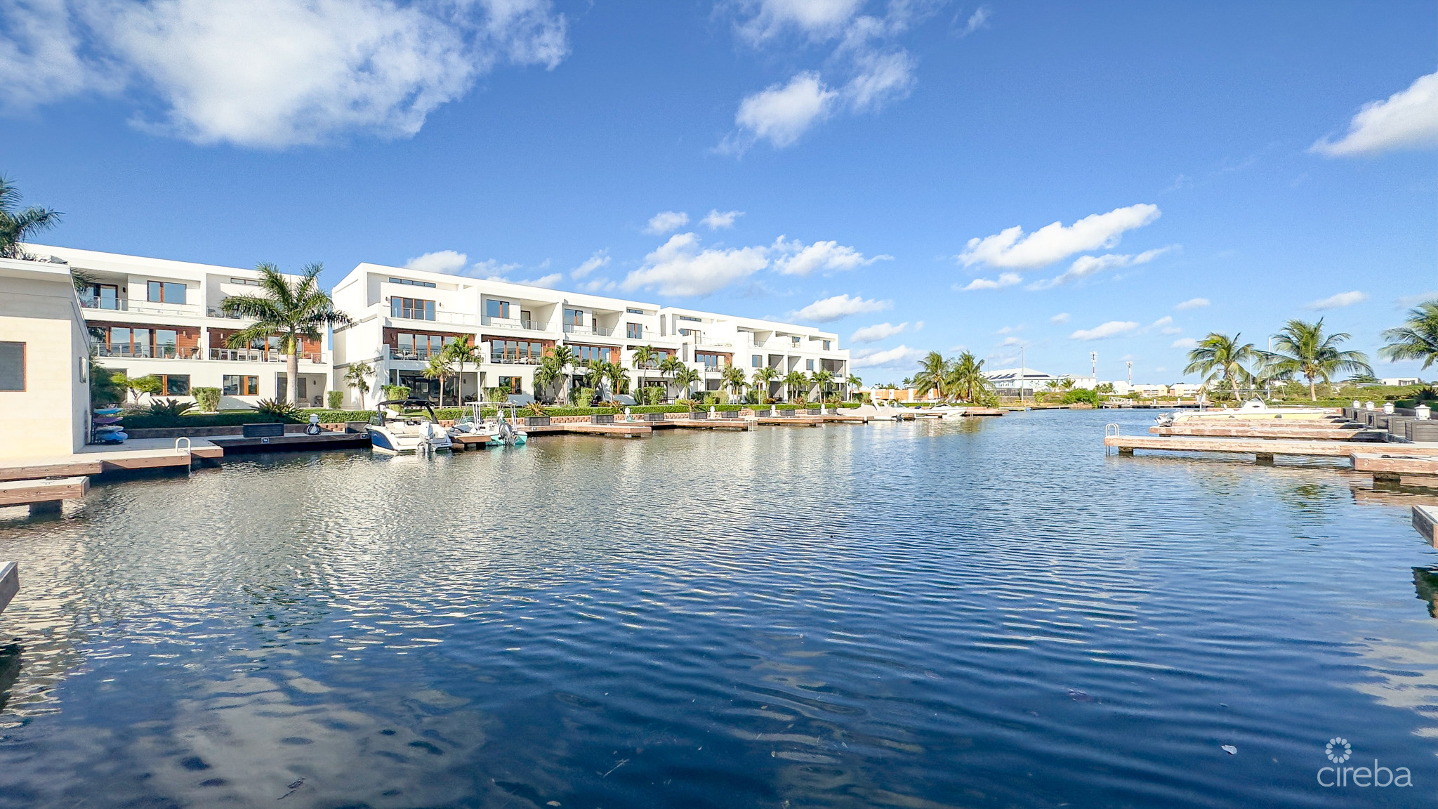 ARVIA CANAL FRONT 3BED