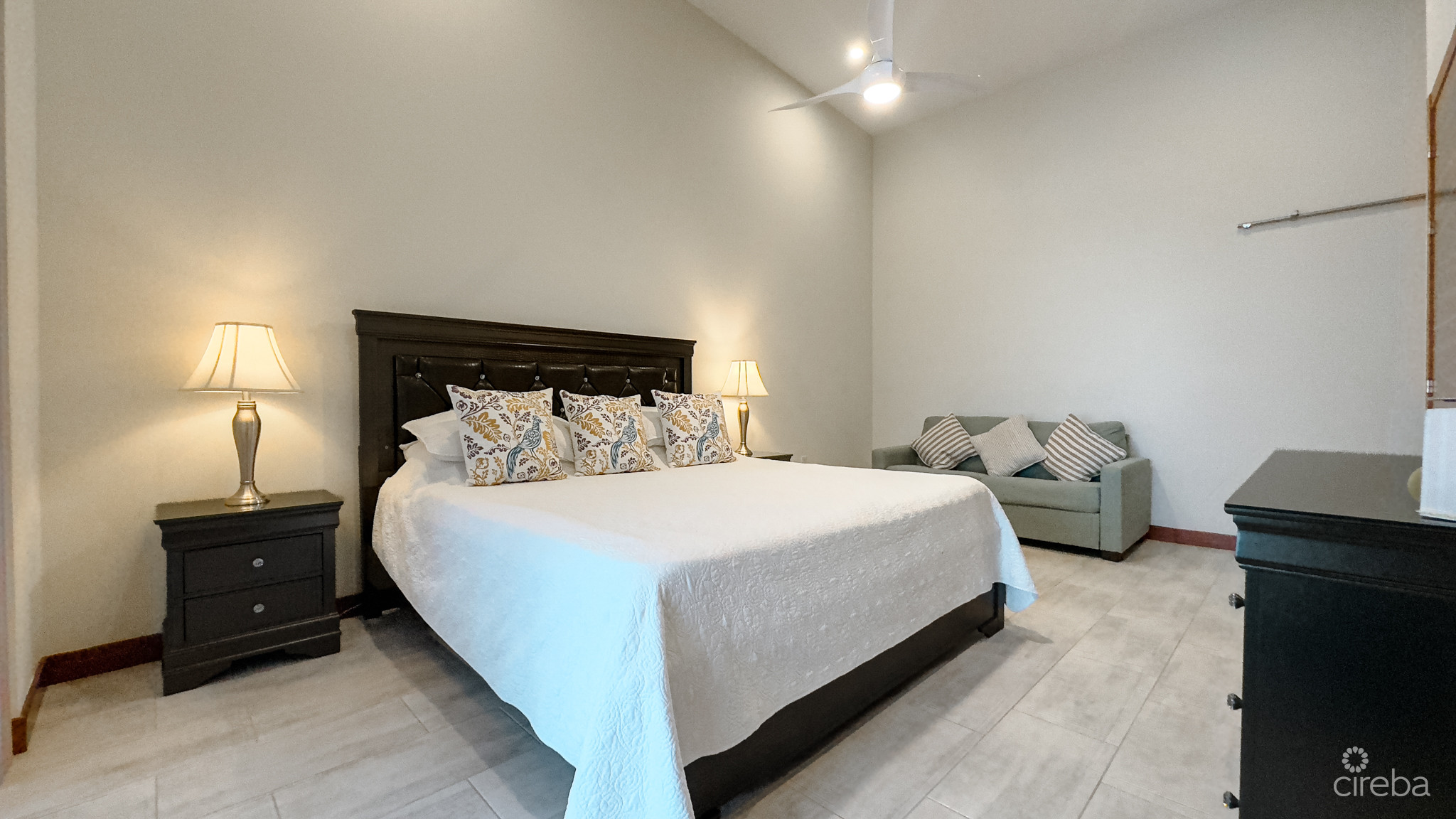 ARVIA CANAL FRONT 3BED
