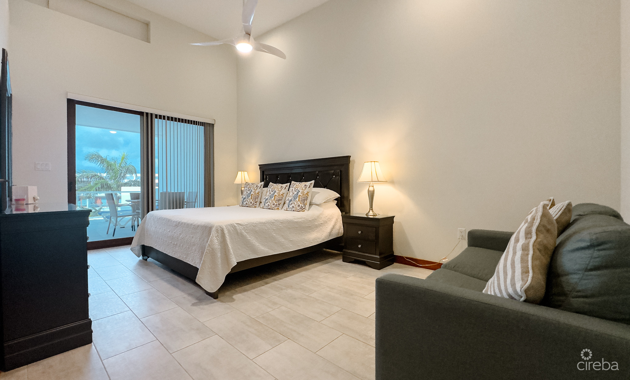 ARVIA CANAL FRONT 3BED